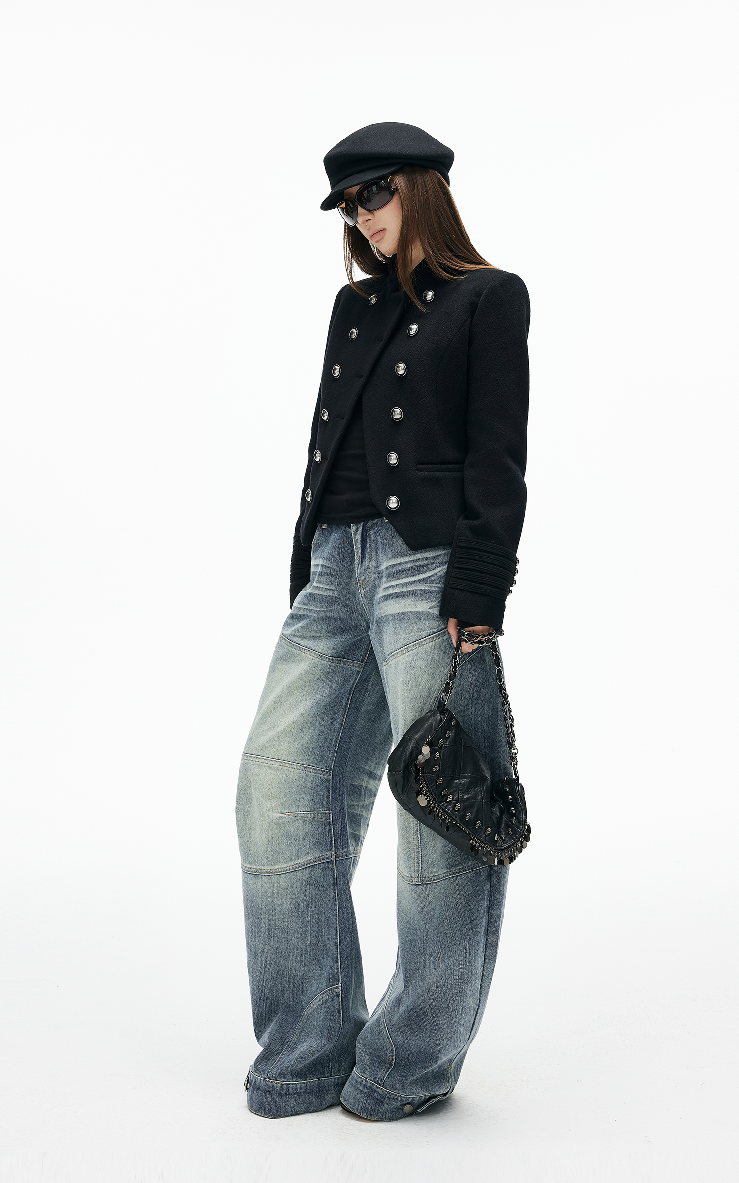 IAMXIAA 조각된 핏과 메탈 버튼 디테일의 더블 브레스트 울 자켓