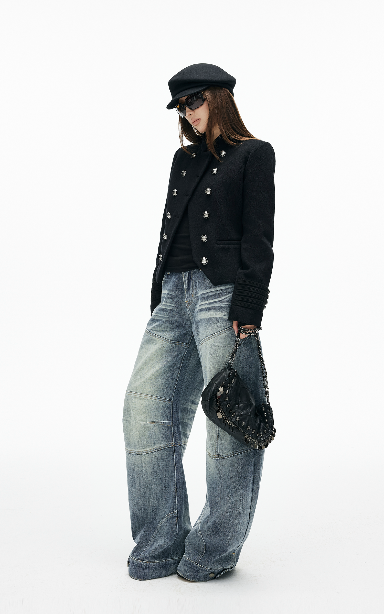 IAMXIAA 곡선 패널 스티치가 돋보이는 구조적인 와이드 데님 팬츠