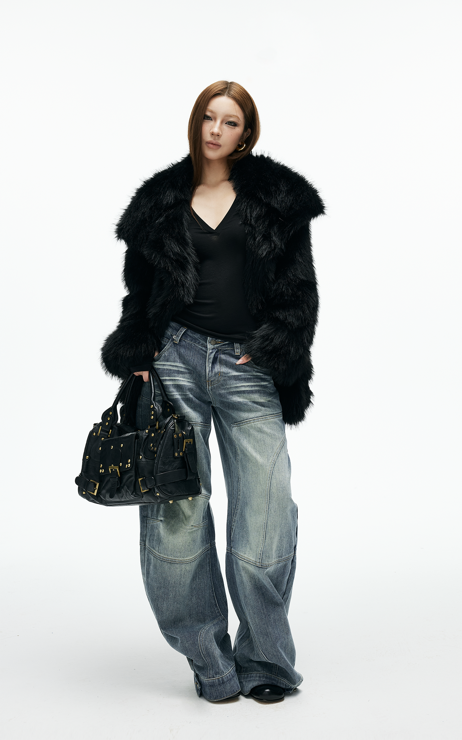 IAMXIAA 곡선 패널 스티치가 돋보이는 구조적인 와이드 데님 팬츠