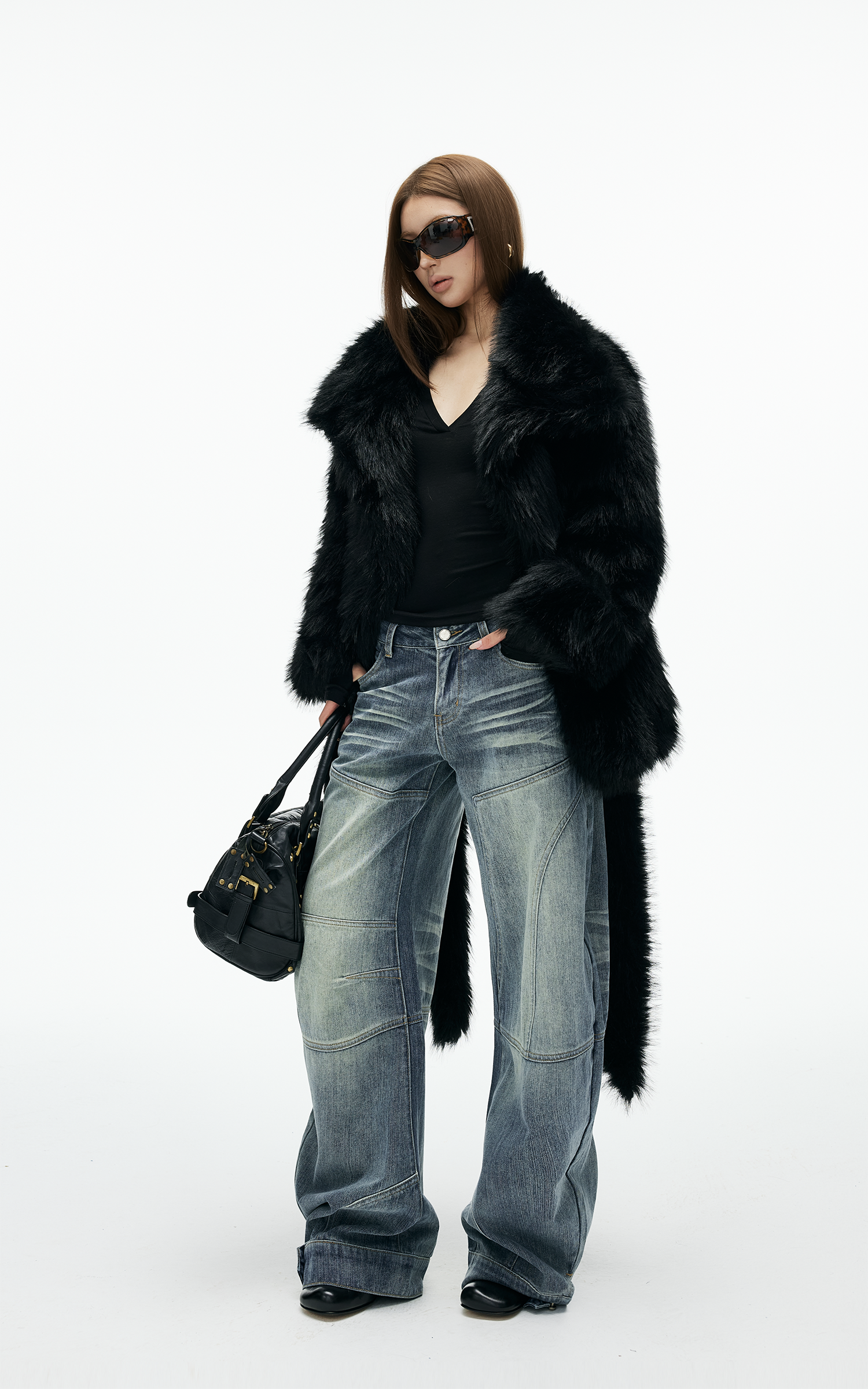 IAMXIAA 곡선 패널 스티치가 돋보이는 구조적인 와이드 데님 팬츠