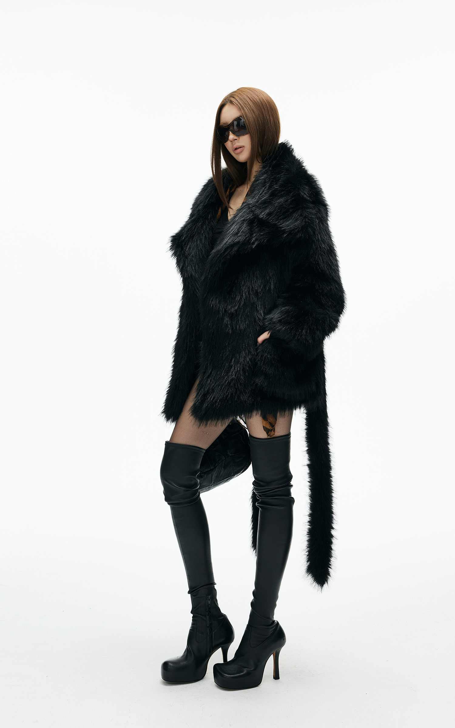 IAMXIAA 페이크 폭스 퍼 벨트 플러시 코트, 대담한 겨울 스타일