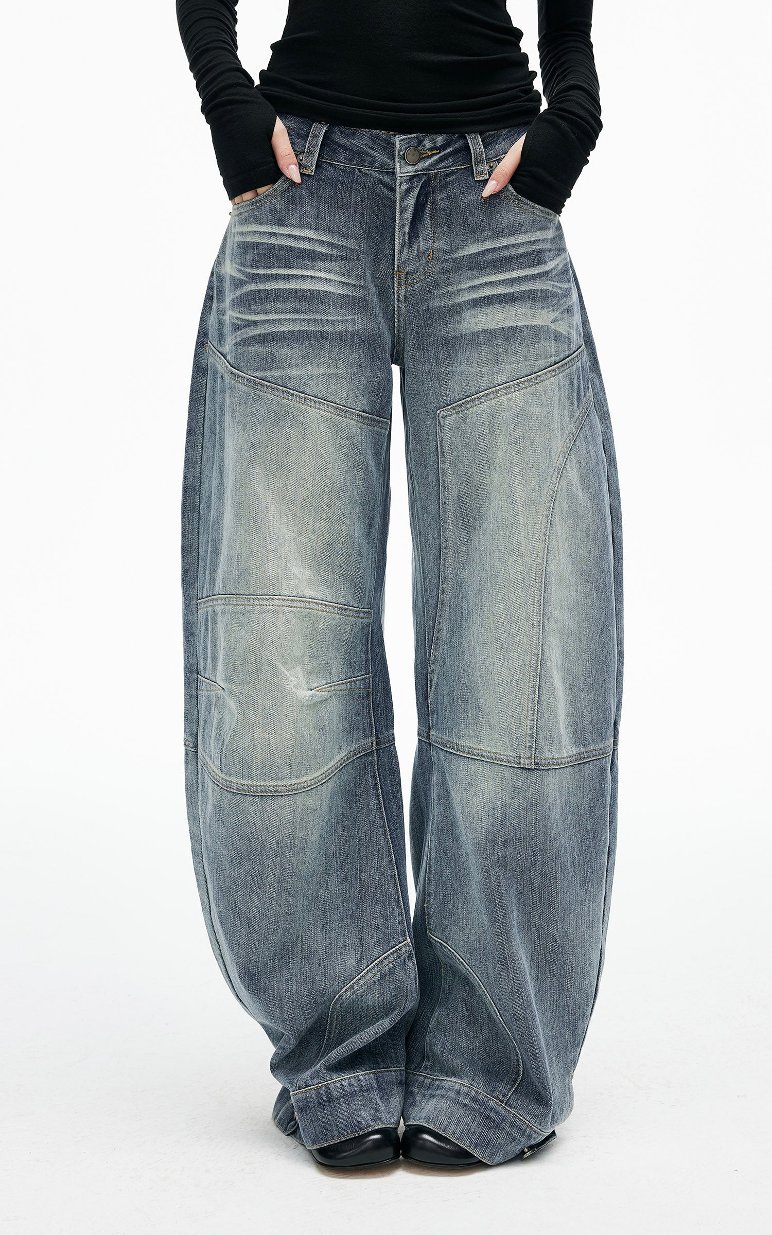 IAMXIAA 곡선 패널 스티치가 돋보이는 구조적인 와이드 데님 팬츠