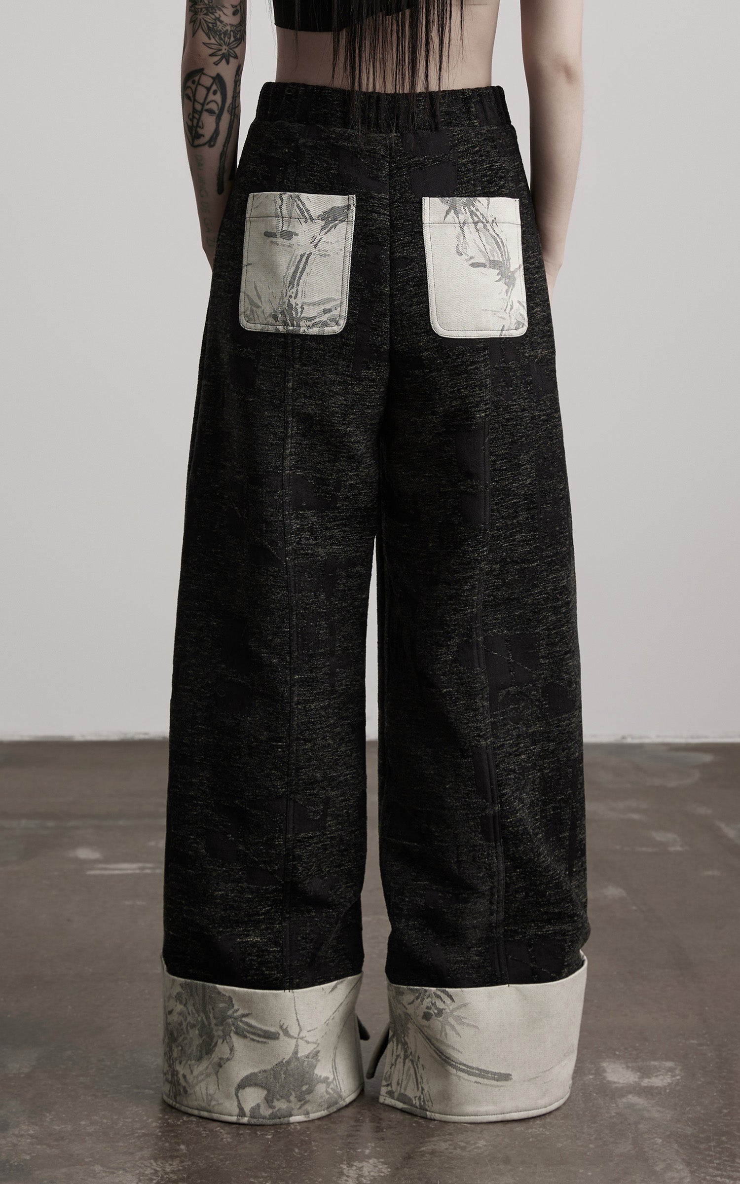 DOINDULGE Wide-Leg Textured Pants with Contrast Hem