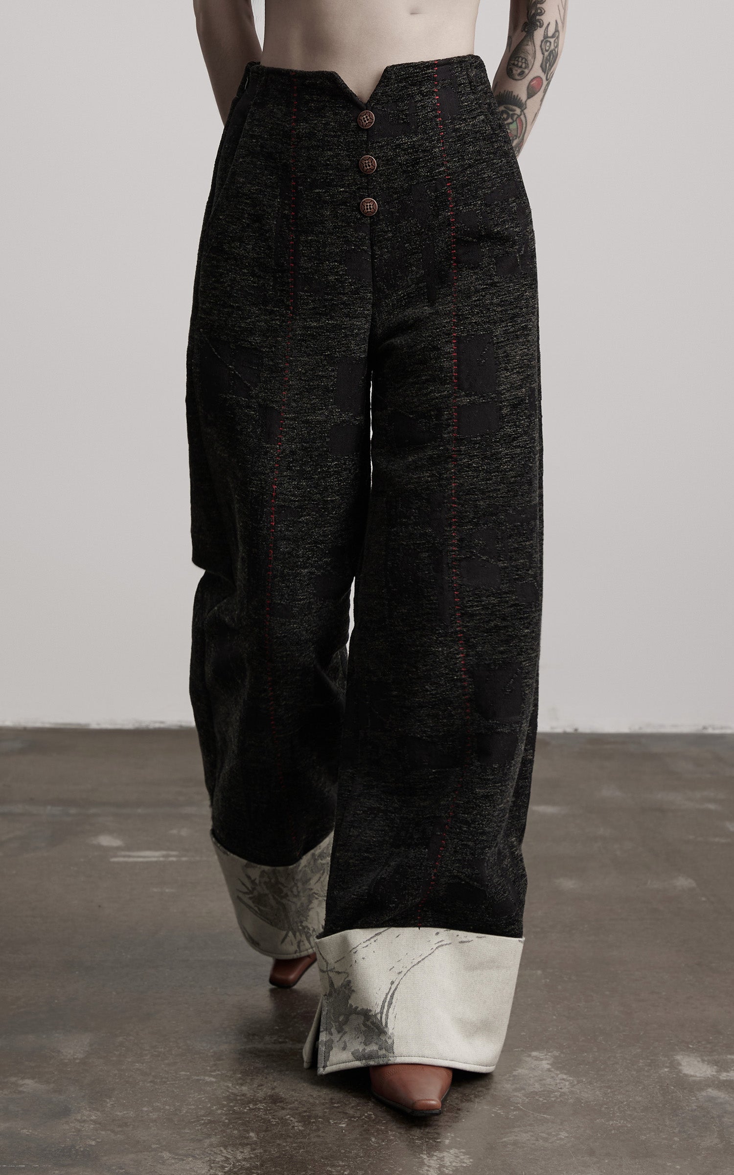 DOINDULGE Wide-Leg Textured Pants with Contrast Hem