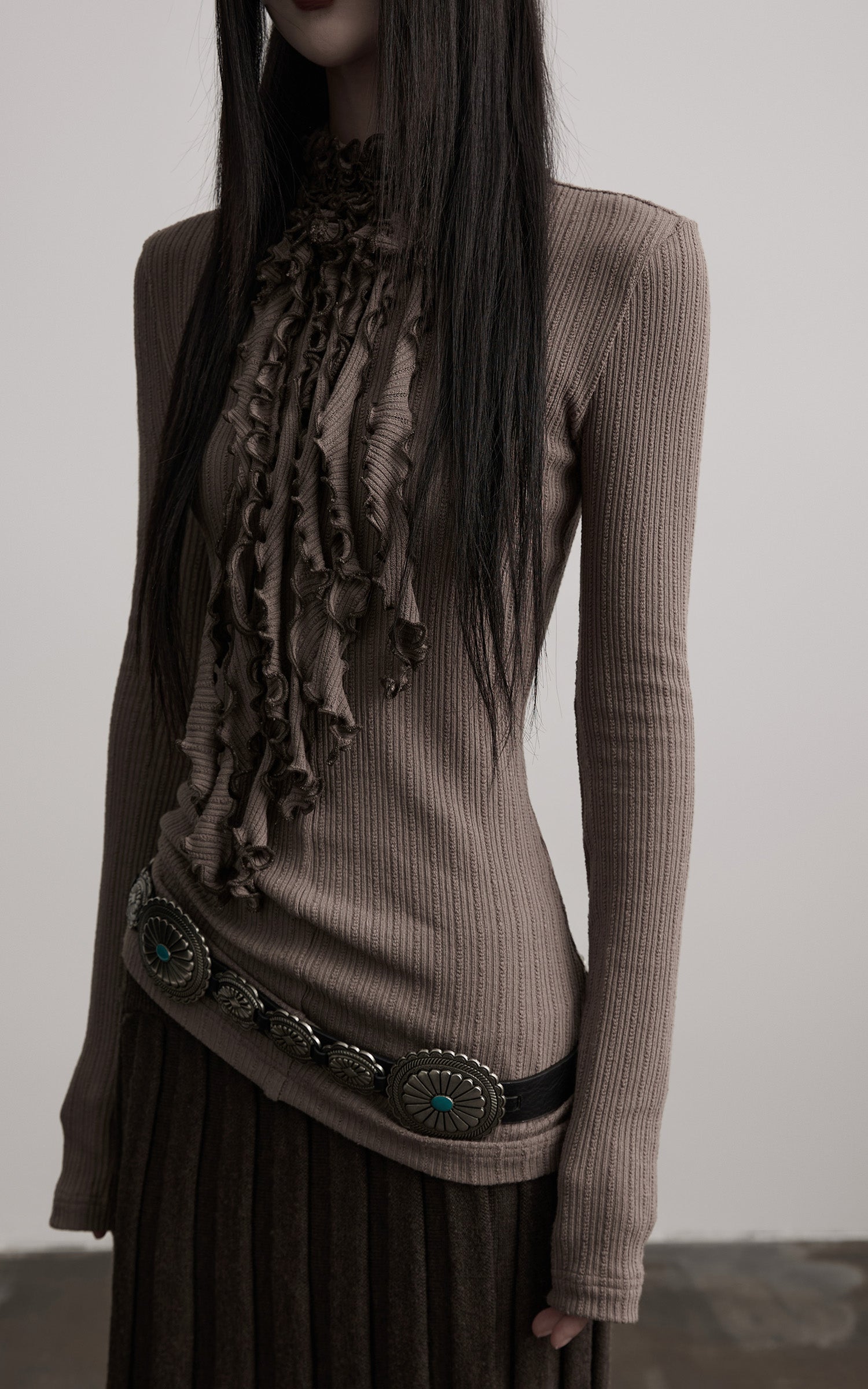 DOINDULGE Ruched High-Neck Rib Knit Top