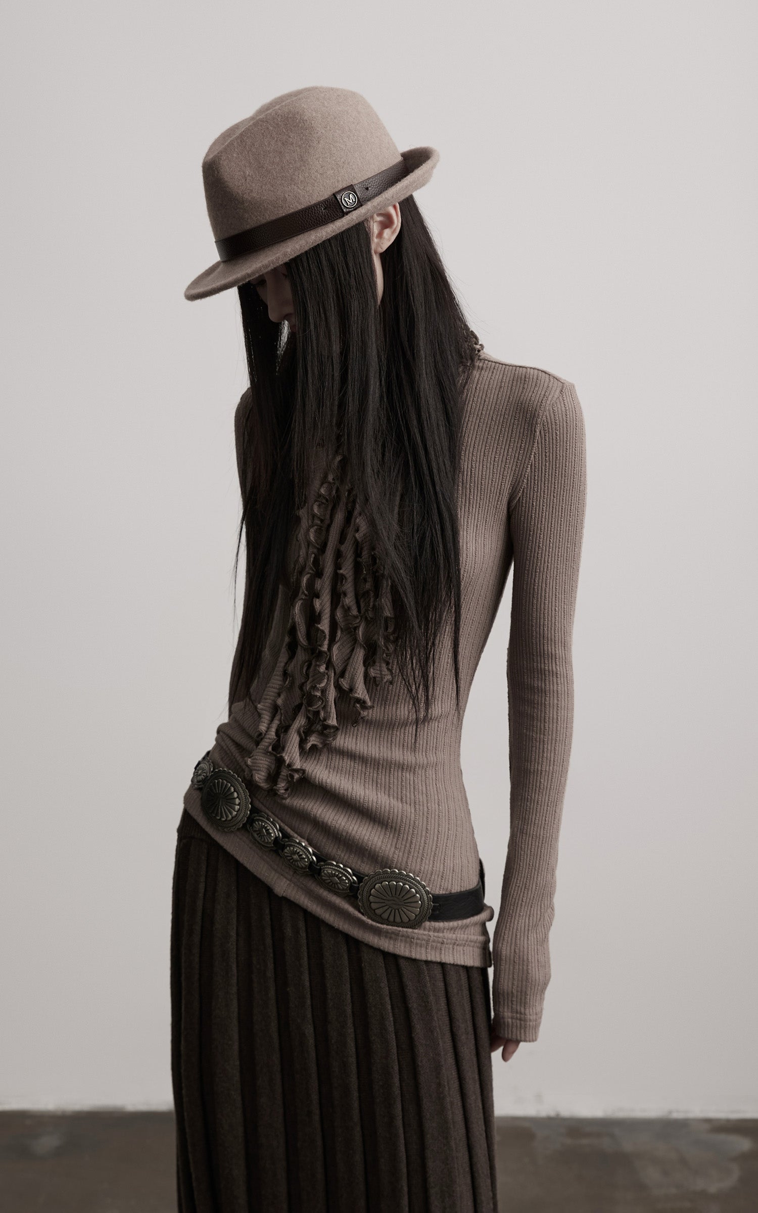 DOINDULGE Ruched High-Neck Rib Knit Top