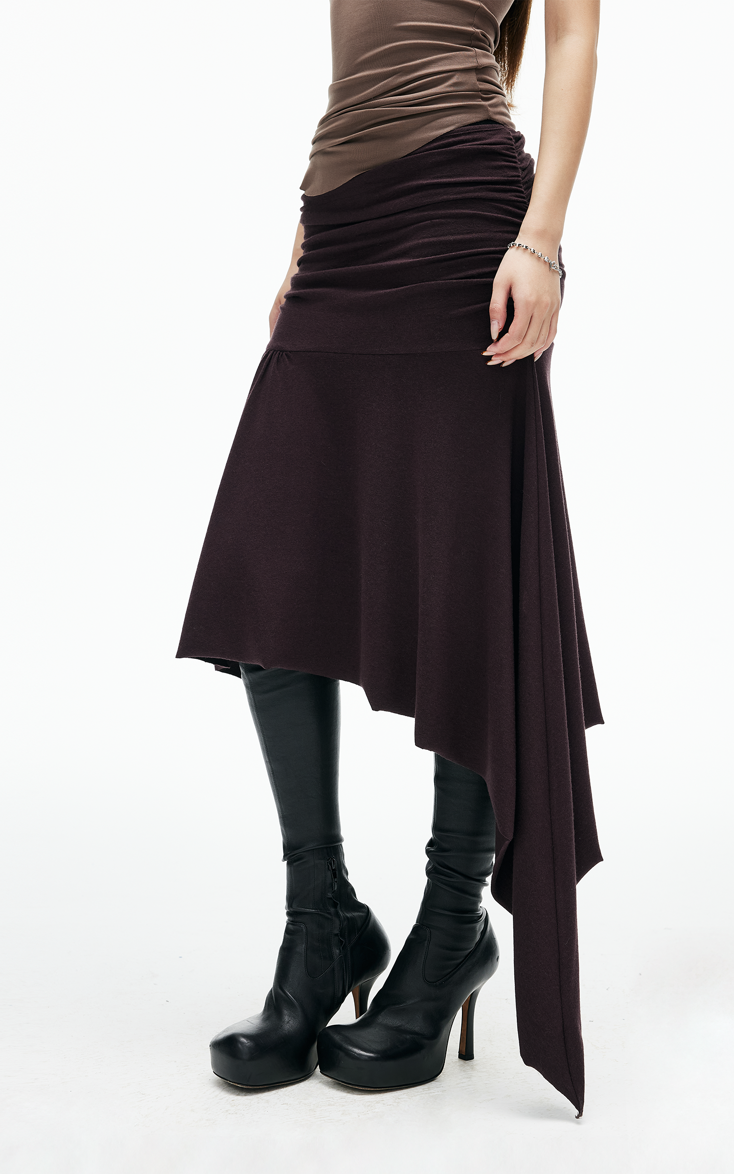 비대칭 셔링 미디 스커트