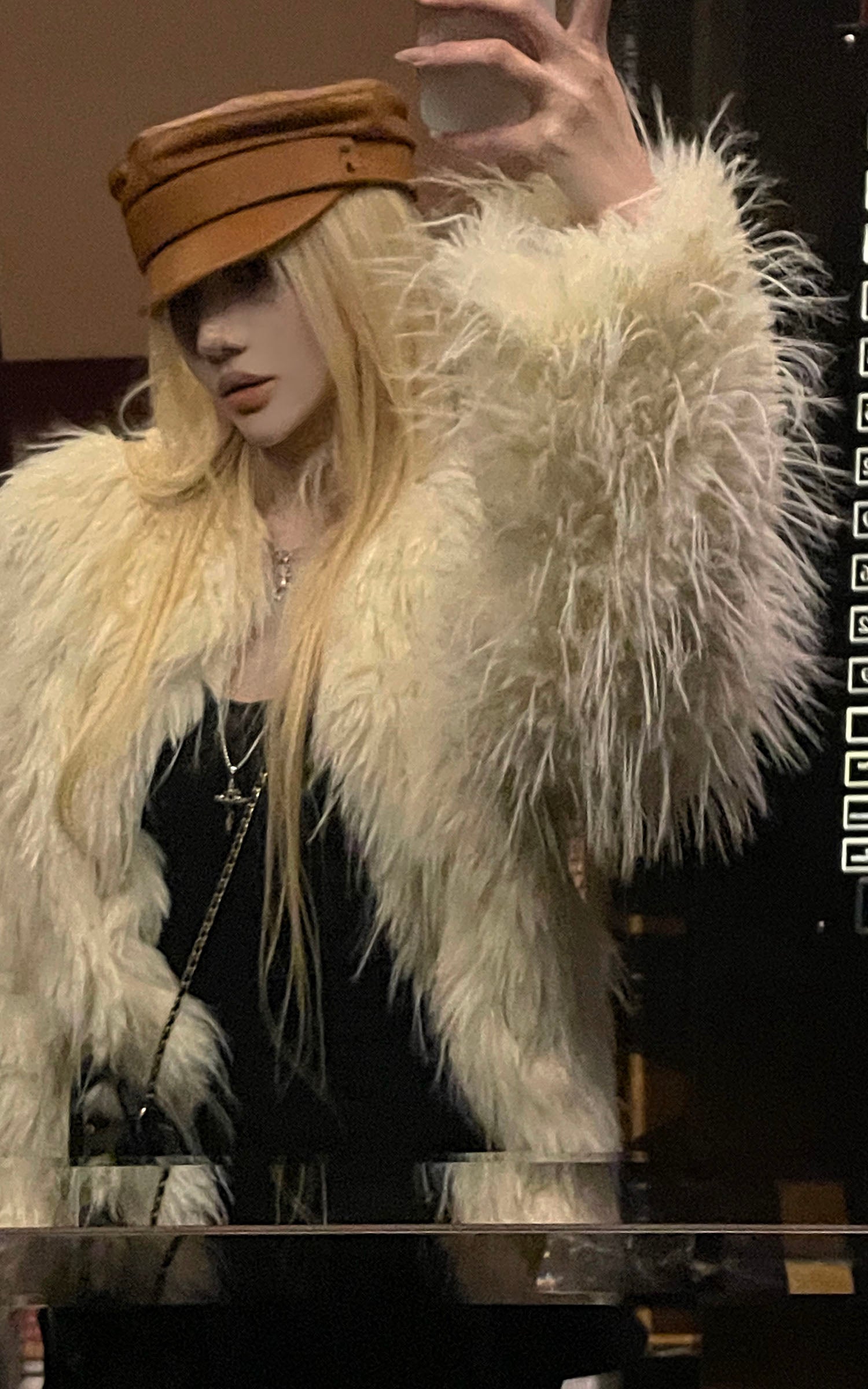 Rase le sol 페이크 퍼 크롭 자켓