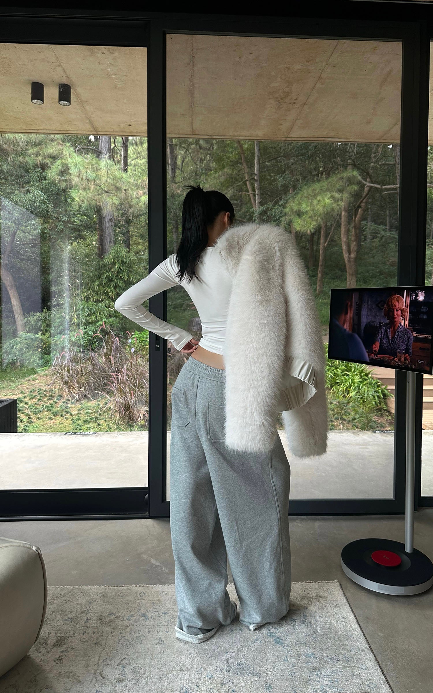 ROVENTE フィットしたロングスリーブTシャツ – ミニマルなセカンドスキンレイヤー