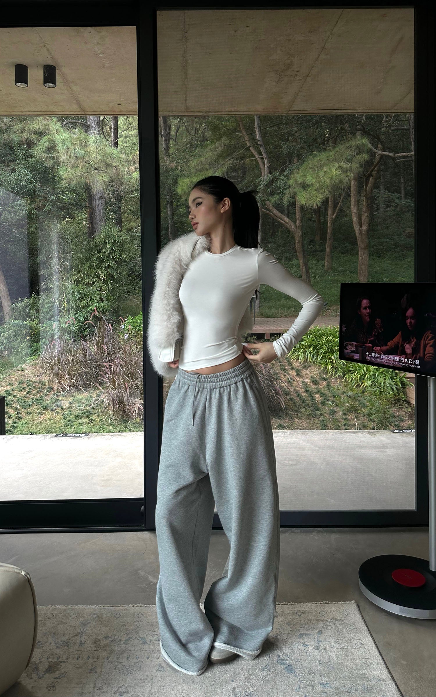 ROVENTE フィットしたロングスリーブTシャツ – ミニマルなセカンドスキンレイヤー