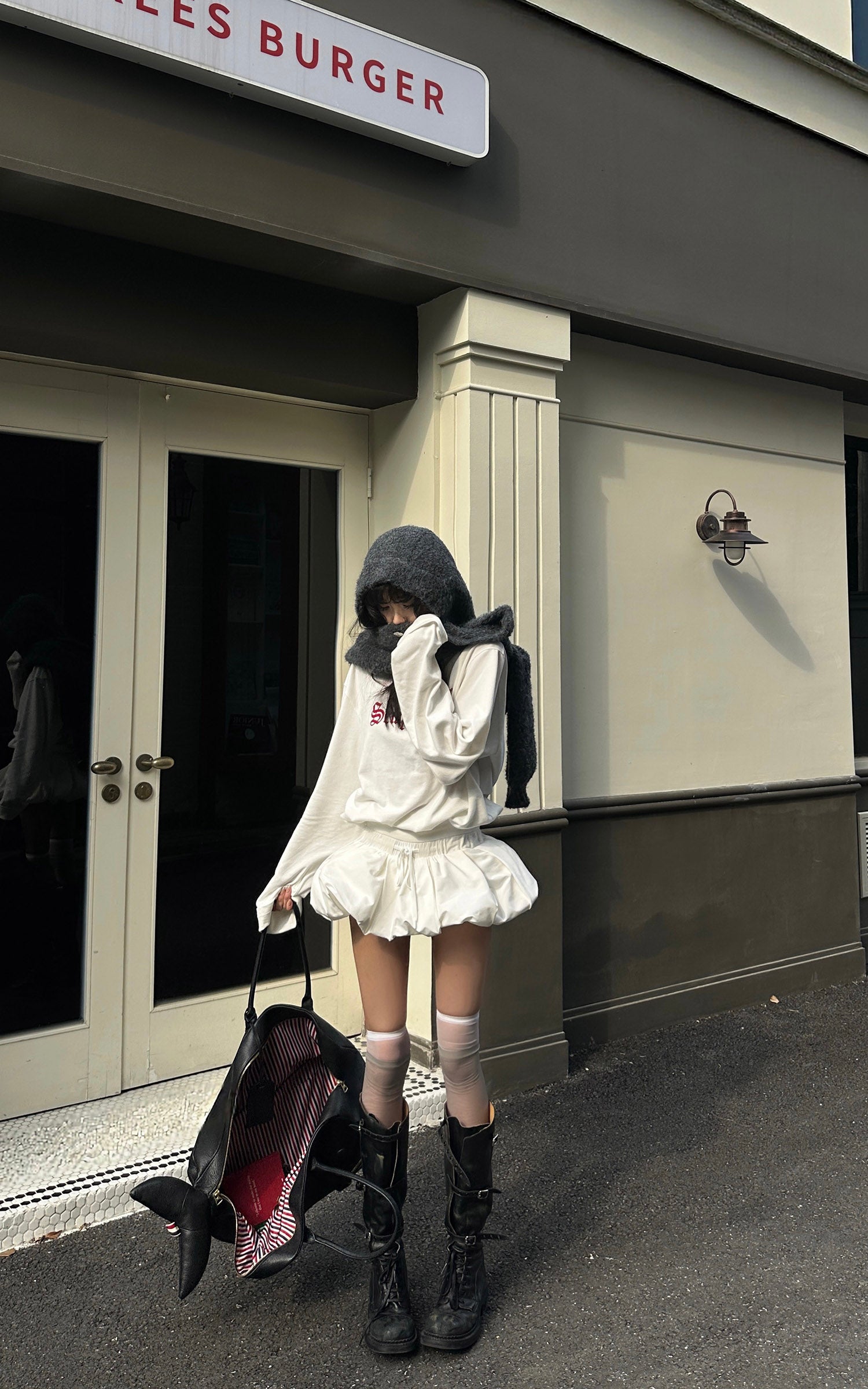 WARDEN EDGE 고딕 로고 롱슬리브 티