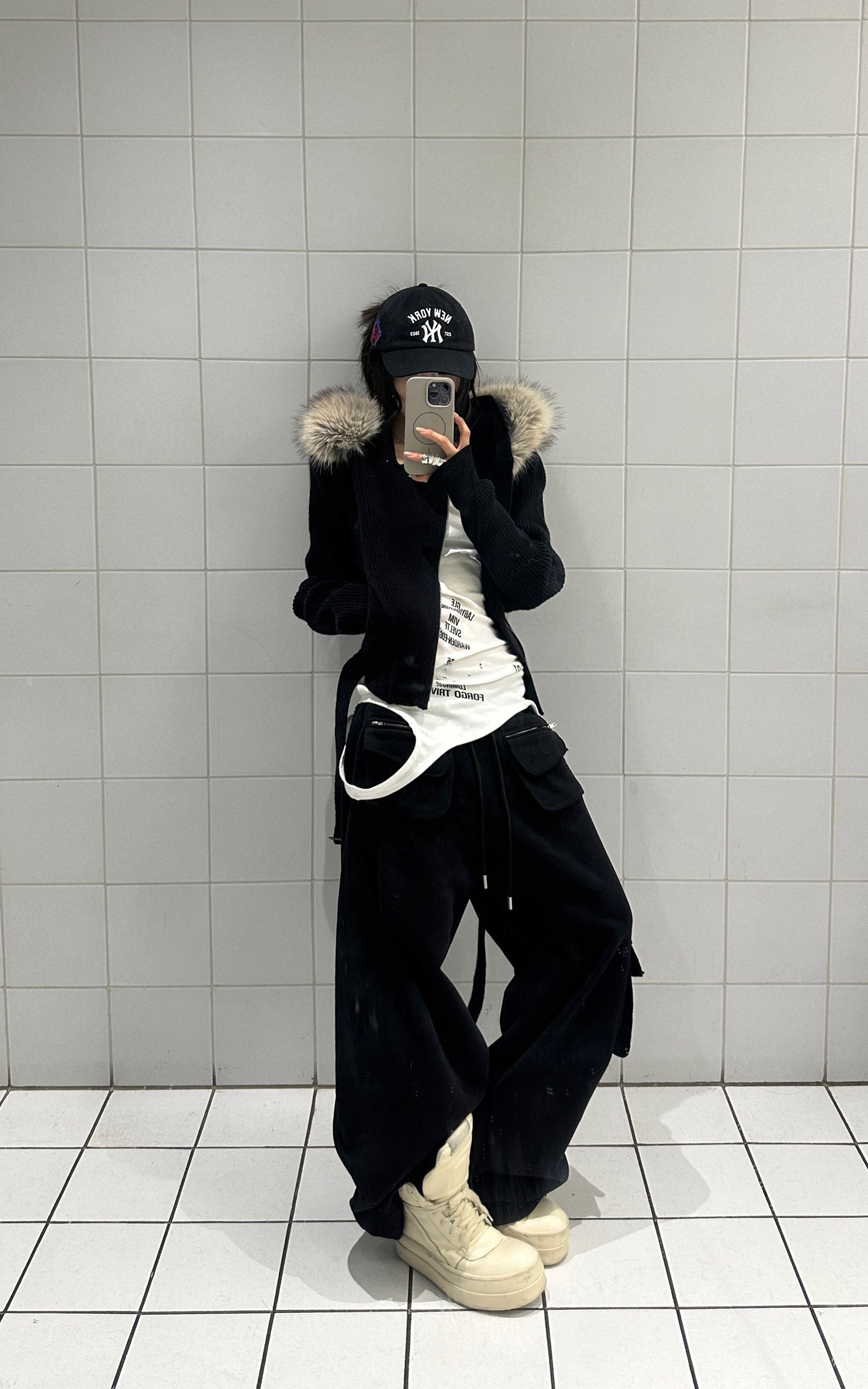 WARDEN EDGE 그래픽 컷아웃 긴팔 티