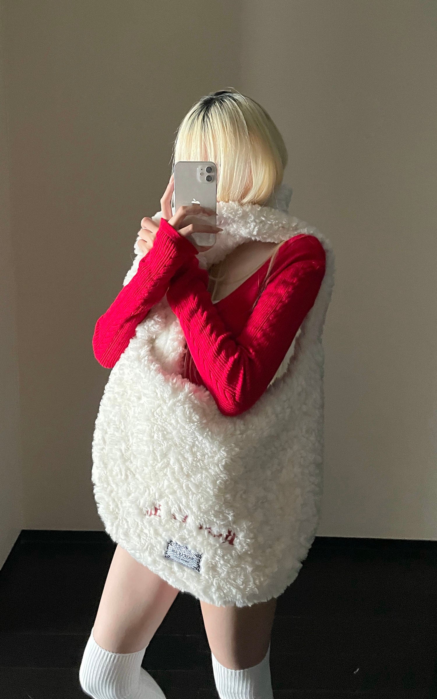 Ensemble 3 pièces : pull ajusté à torsades, short et caraco superposé orné de dentelle