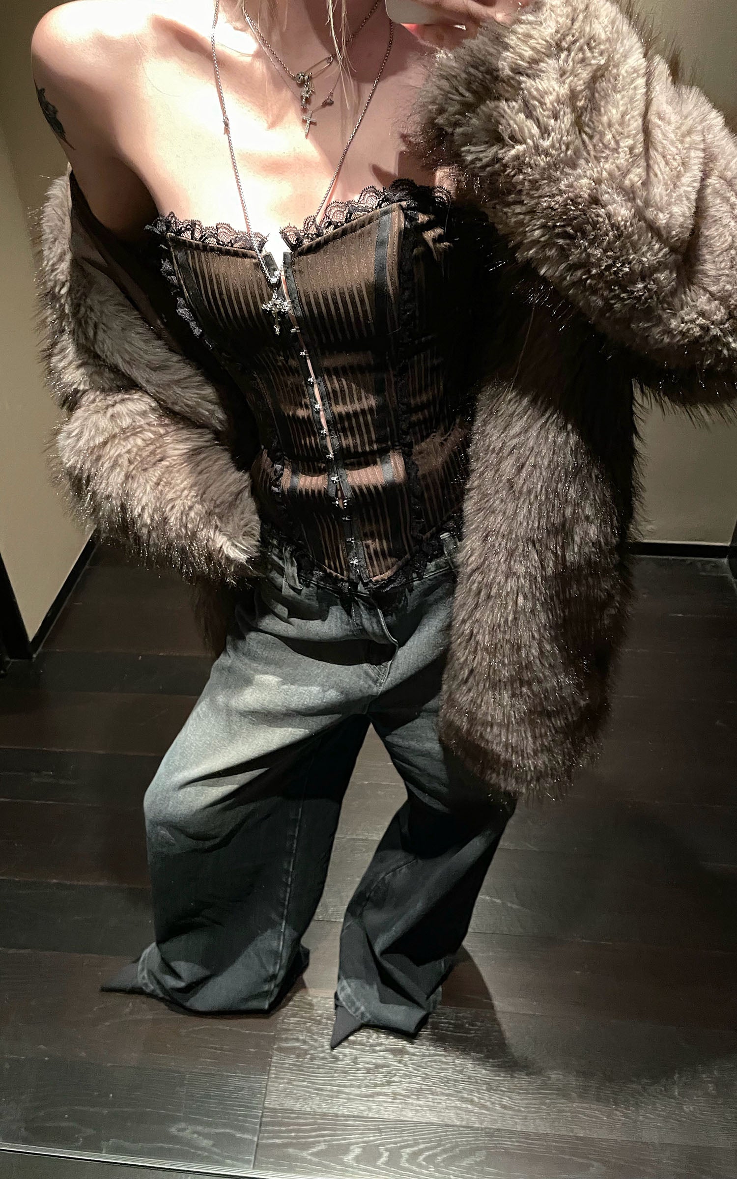 Rase le sol 스트럭처드 레이스 트림 코르셋 탑, 후크 클로저