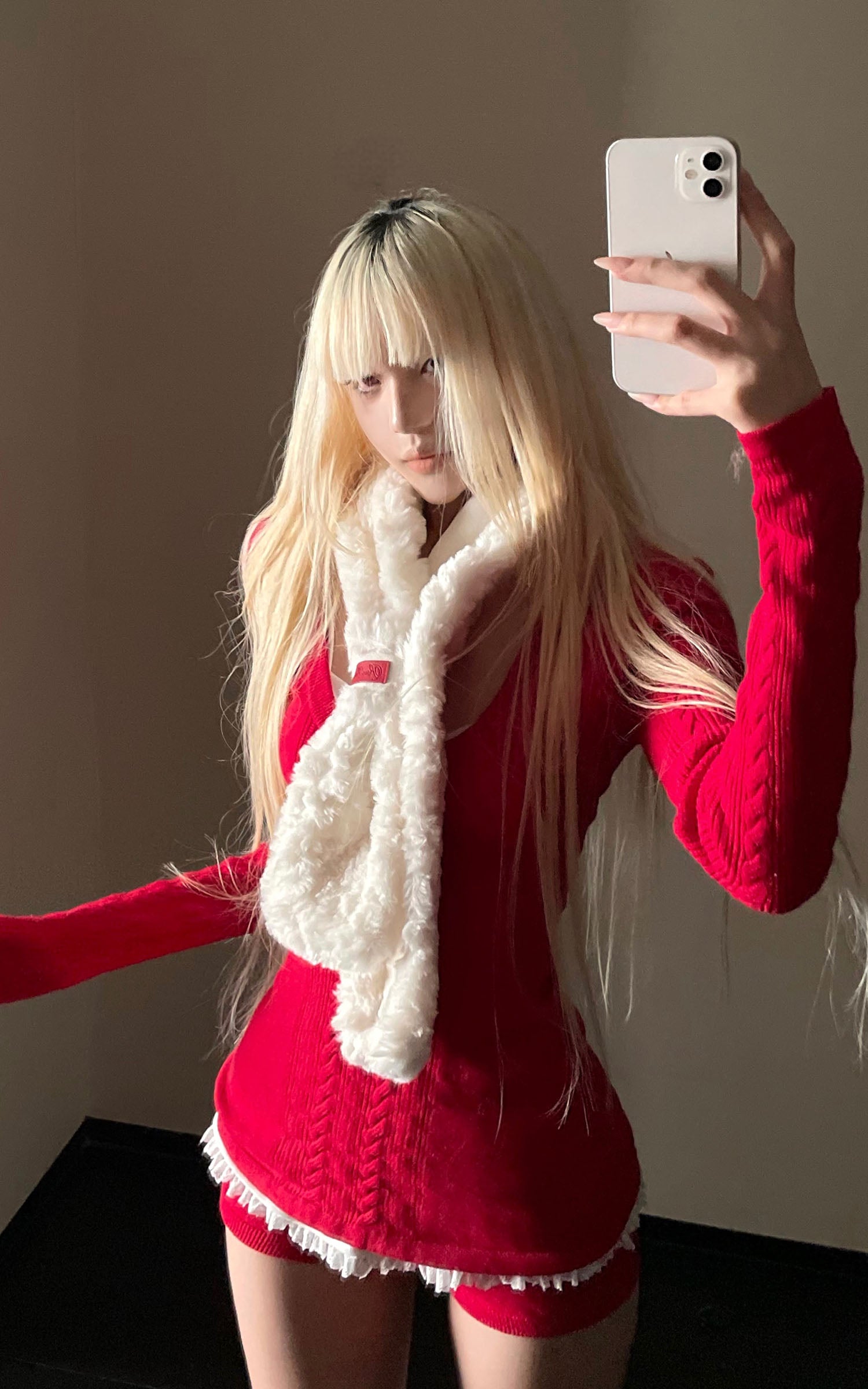 Ensemble 3 pièces : pull ajusté à torsades, short et caraco superposé orné de dentelle