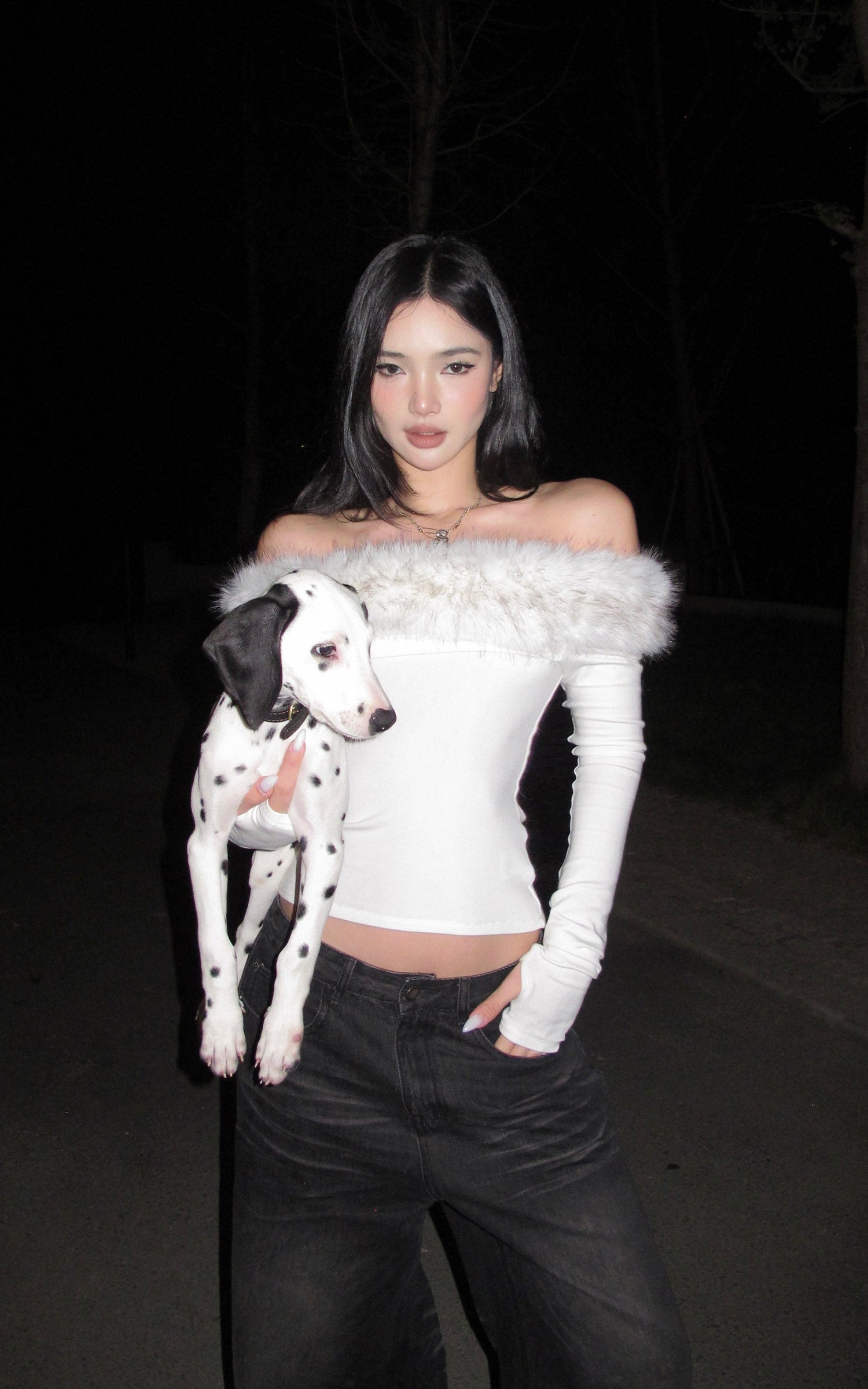 ROVENTE 페이크 퍼 오프숄더 긴팔 탑