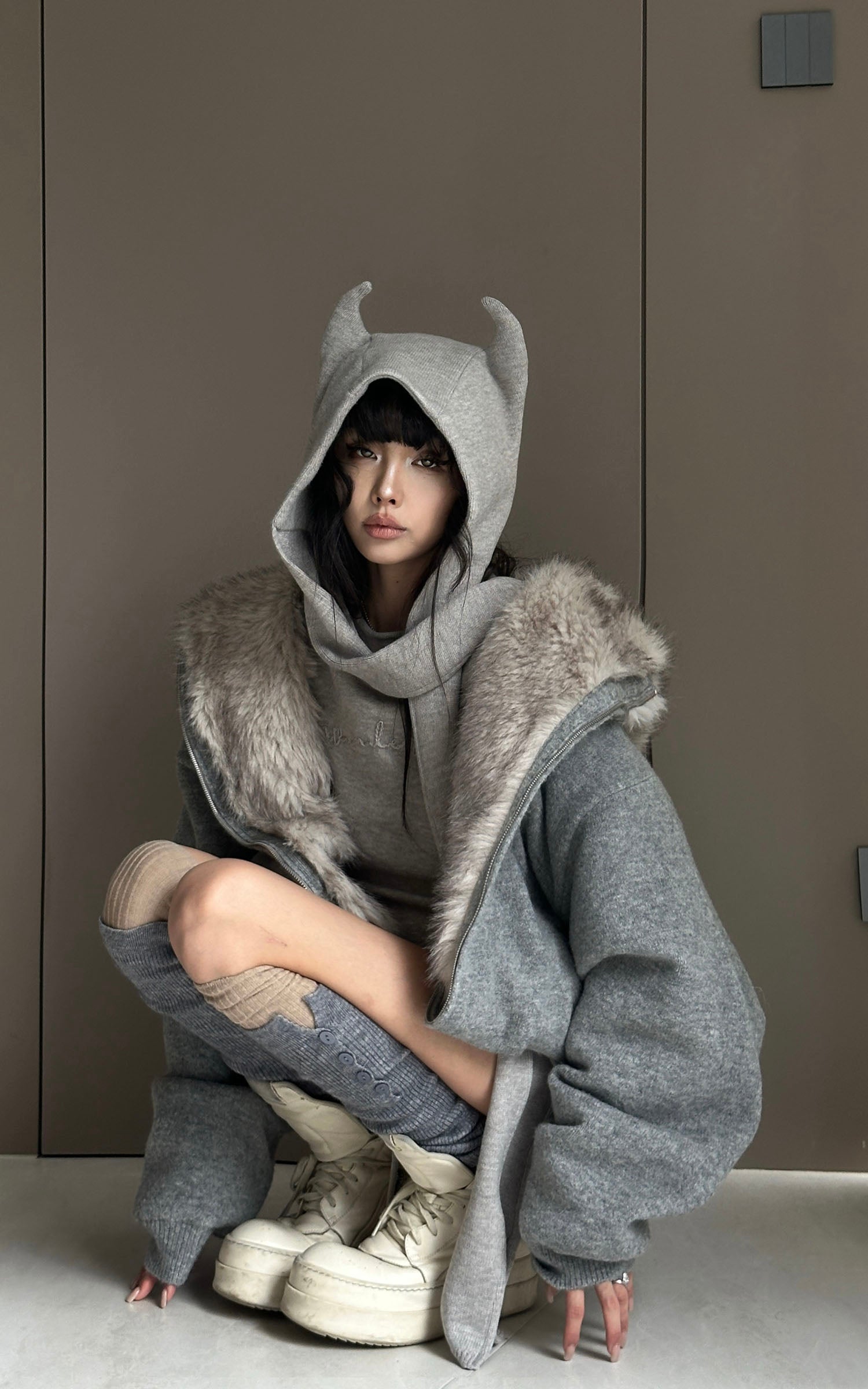 WARDEN EDGE Furry Hood Jacket &amp; Knit Hood Hat Set with Slim Top and Drawstring Shorts