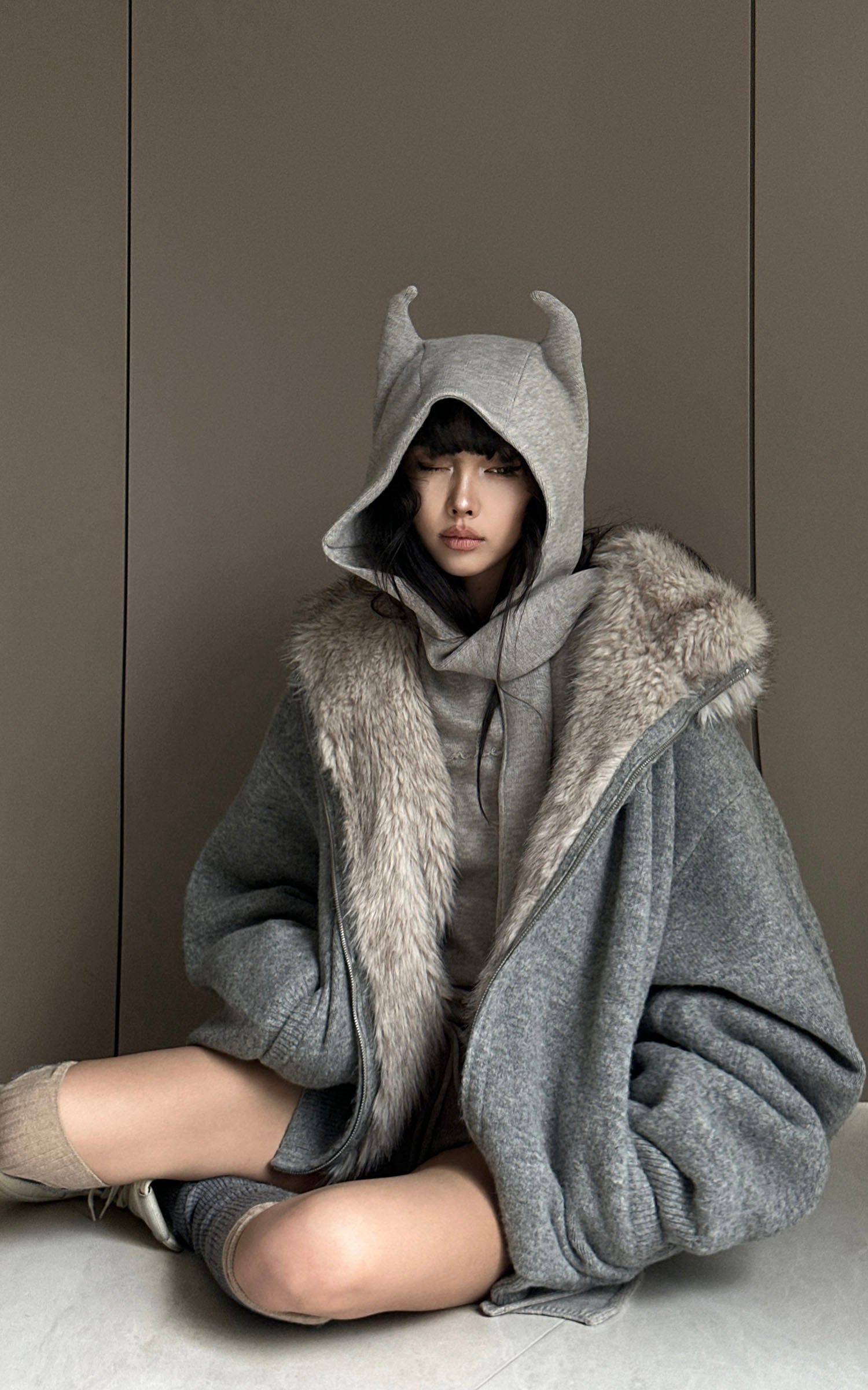 WARDEN EDGE Furry Hood Jacket &amp; Knit Hood Hat Set with Slim Top and Drawstring Shorts