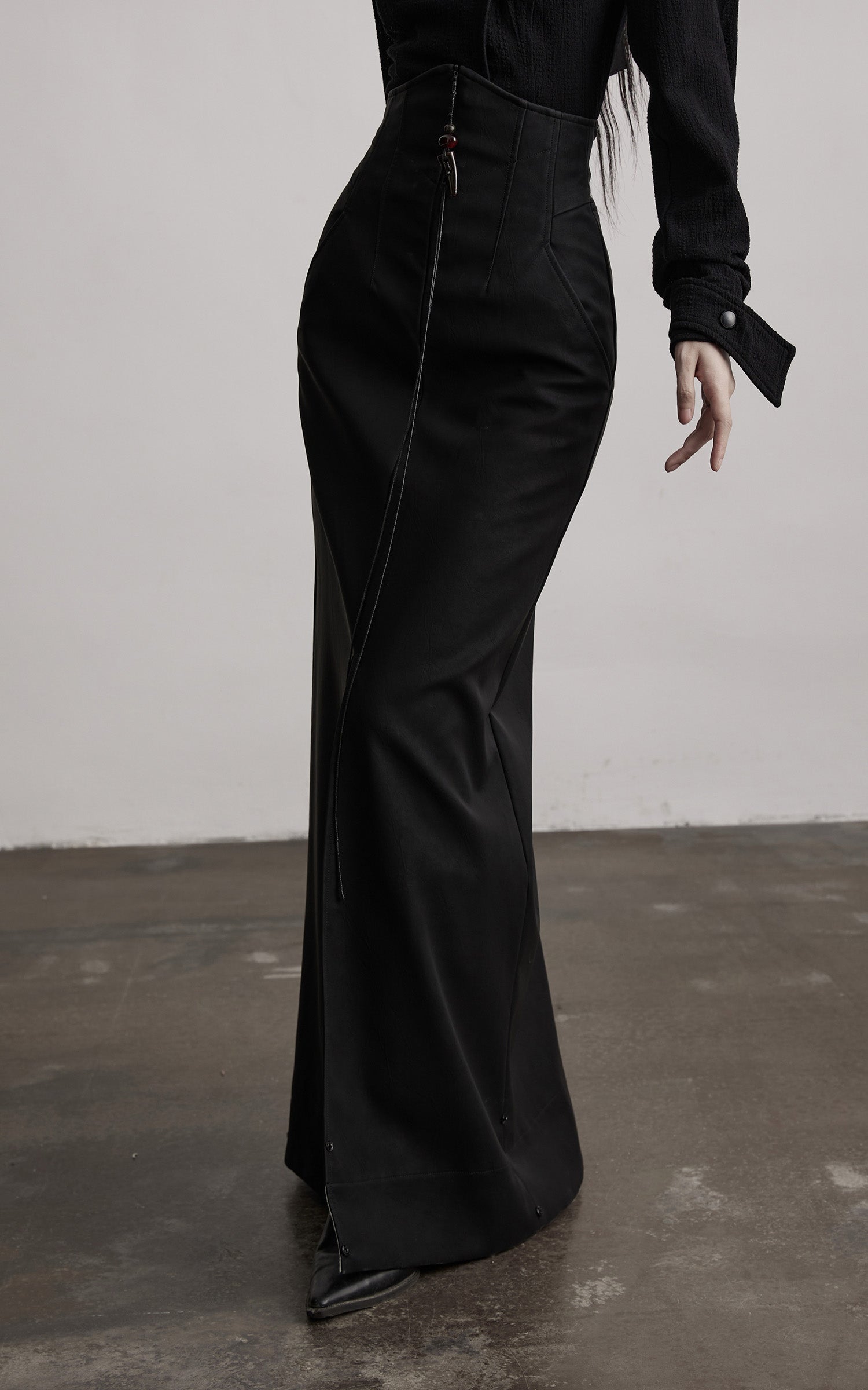 DOINDULGE High-Waist Structured Maxi Skirt with Contrast Hem