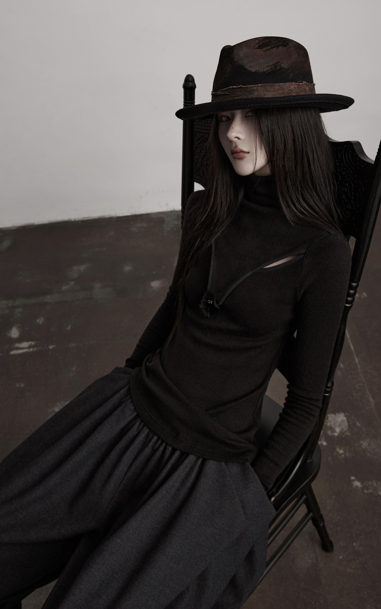 DOINDULGE Cutout Detail Stretch Knit Top