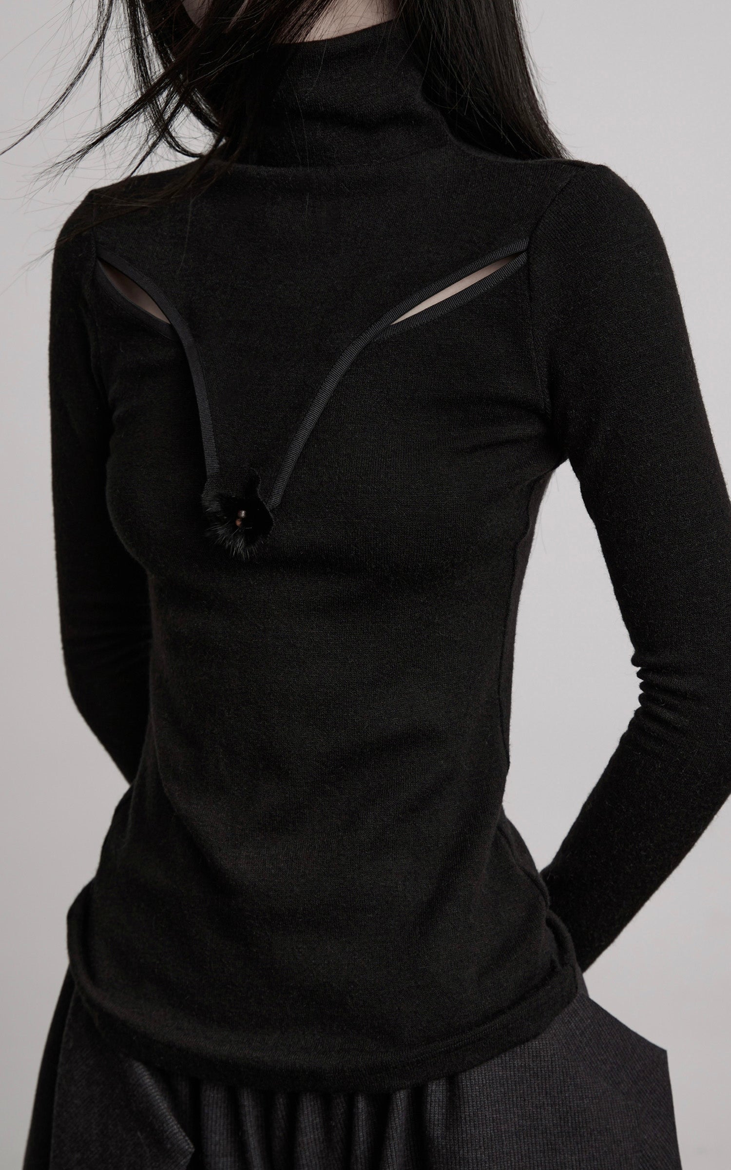 DOINDULGE Cutout Detail Stretch Knit Top