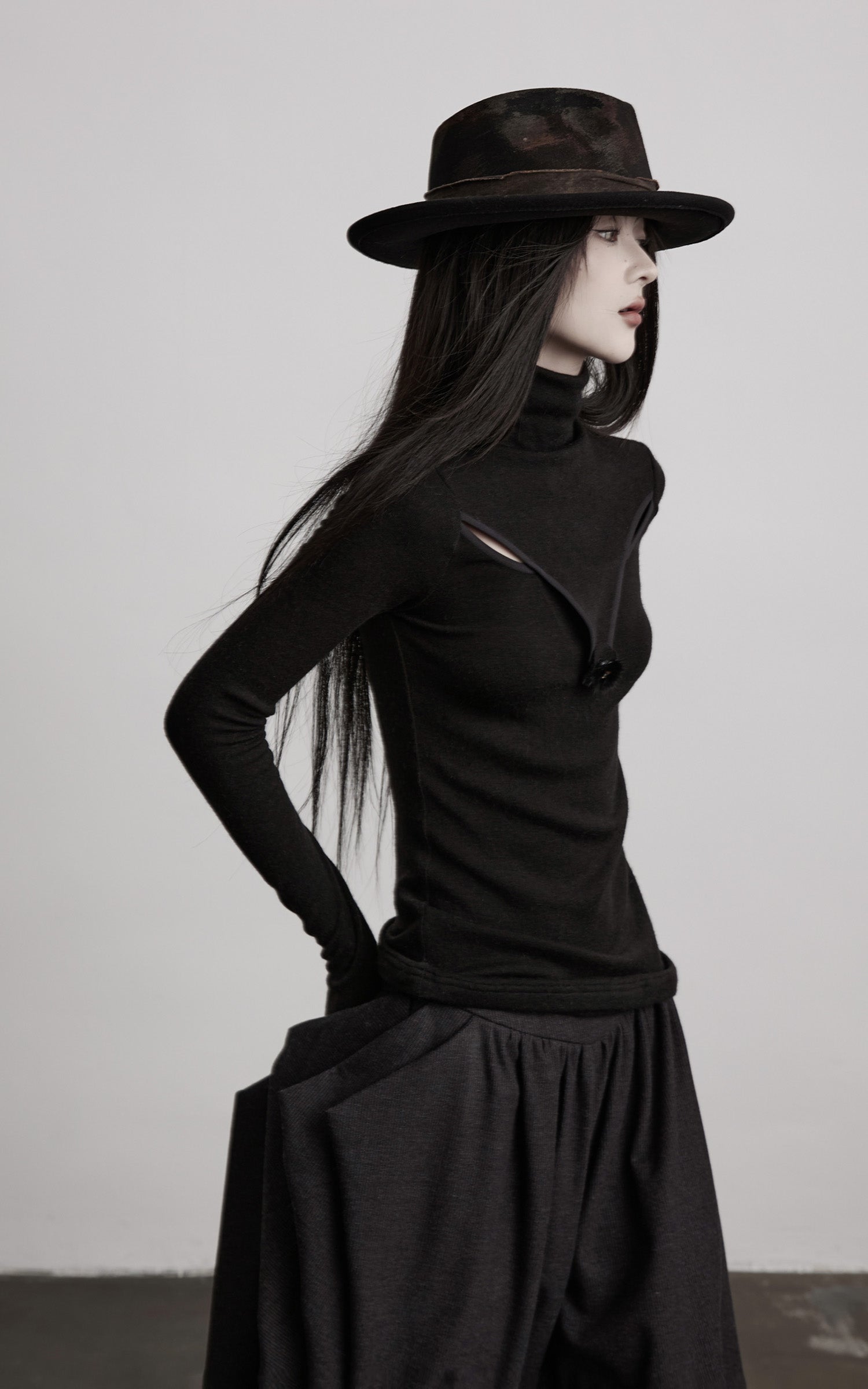 DOINDULGE Cutout Detail Stretch Knit Top