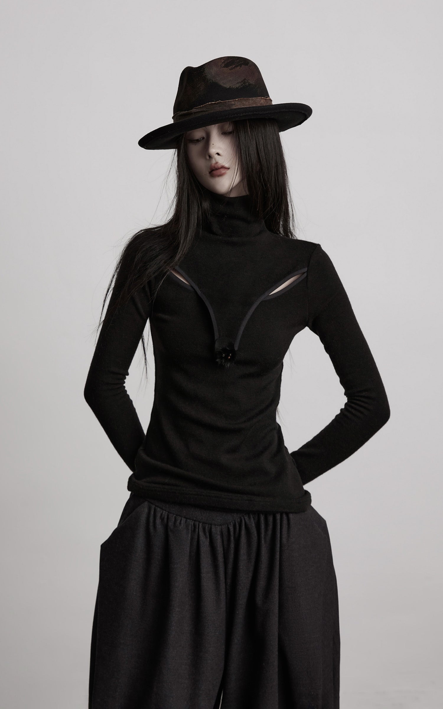 DOINDULGE Cutout Detail Stretch Knit Top
