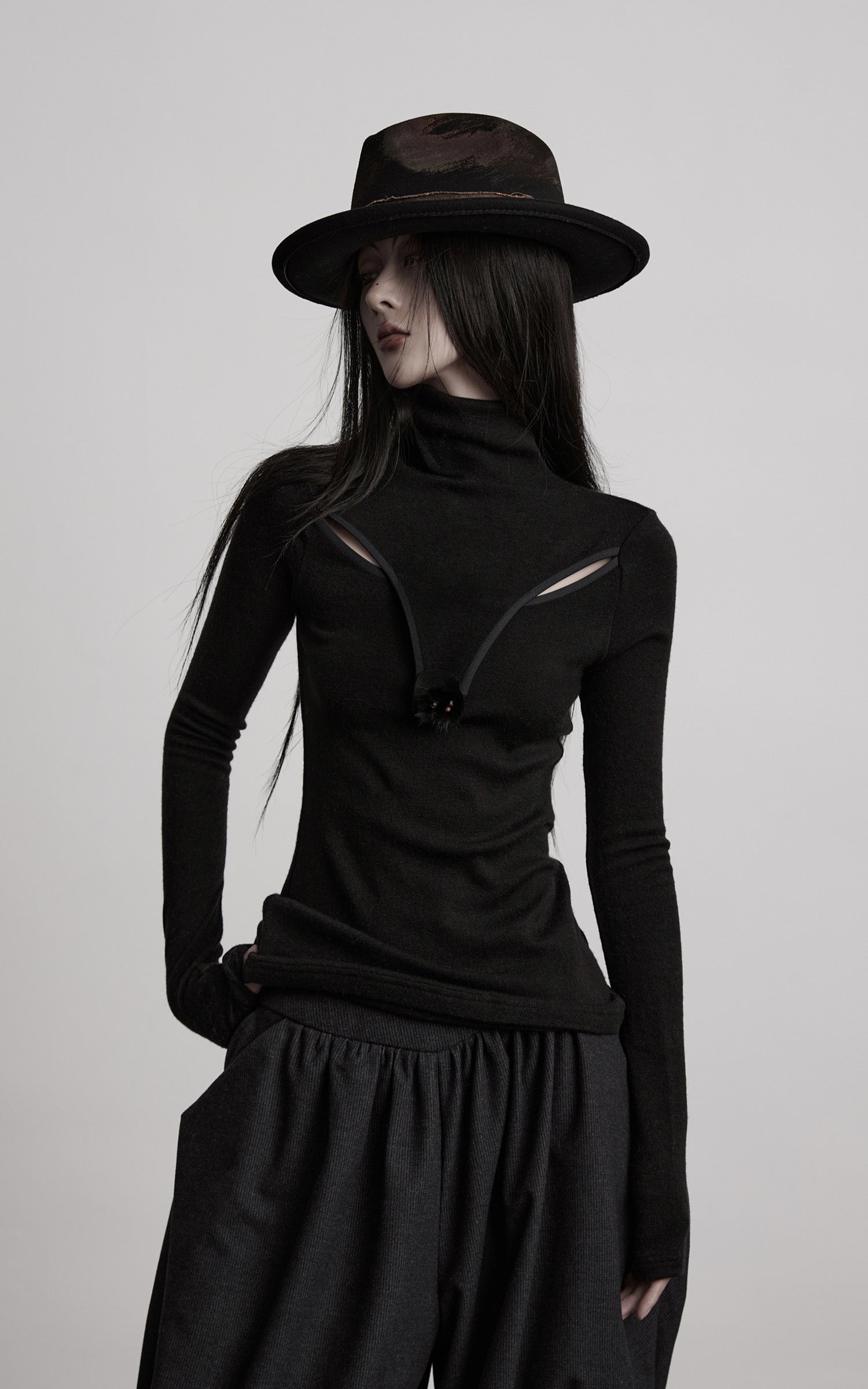 DOINDULGE Cutout Detail Stretch Knit Top