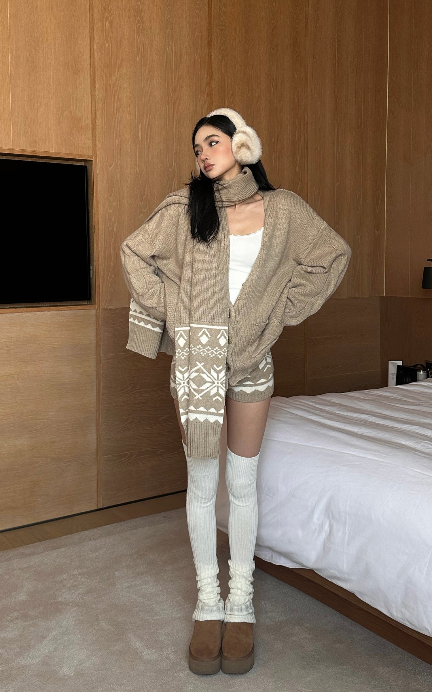 ROVENTE Nordic Jacquard Knit Cardigan Shorts and Scarf Set