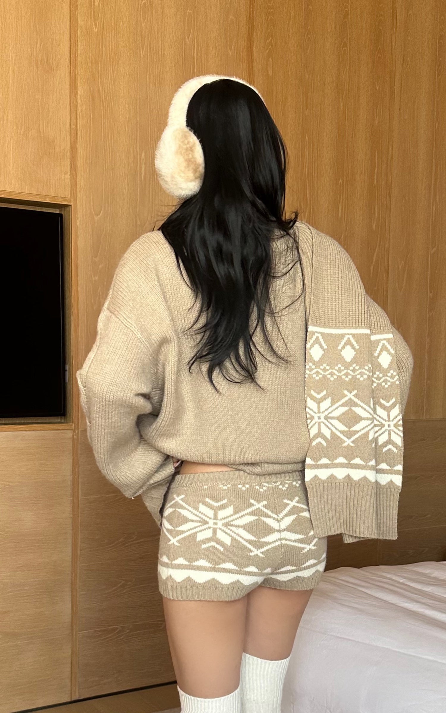 ROVENTE Nordic Jacquard Knit Cardigan Shorts and Scarf Set