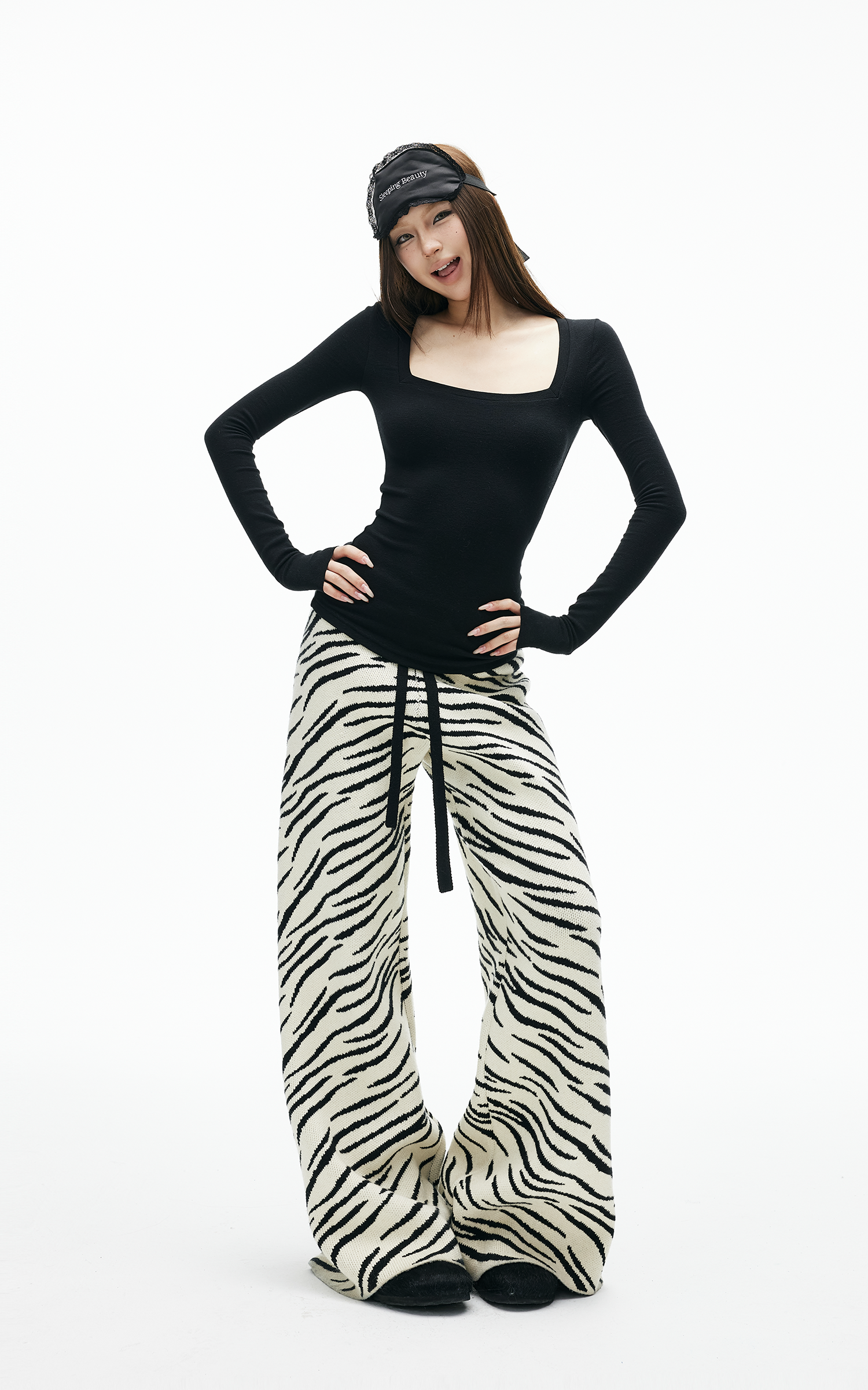 IAMXIAA 제브라 니트 와이드 레그 라운지 팬츠