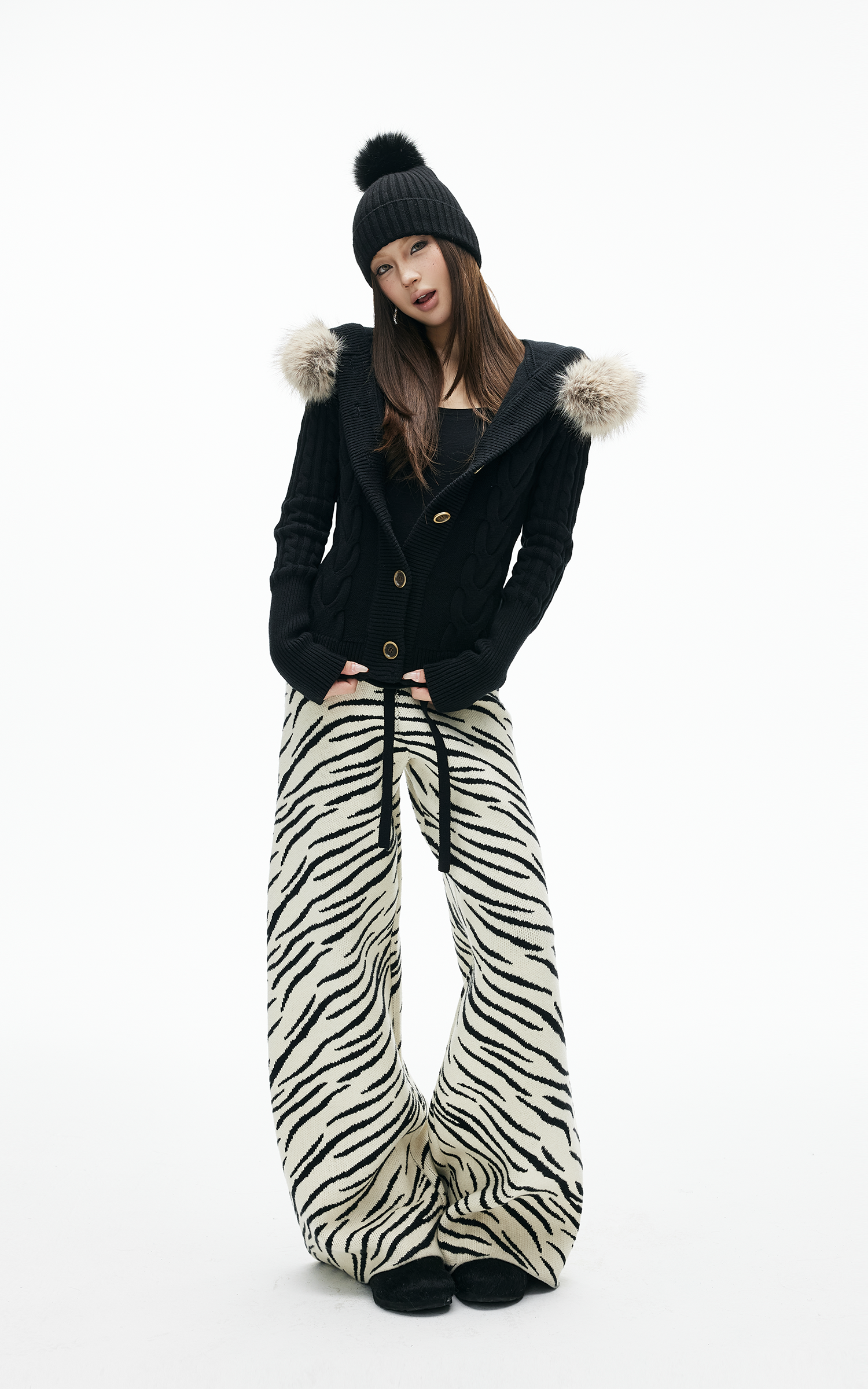 IAMXIAA 페이크 퍼 후드 케이블 니트 후디