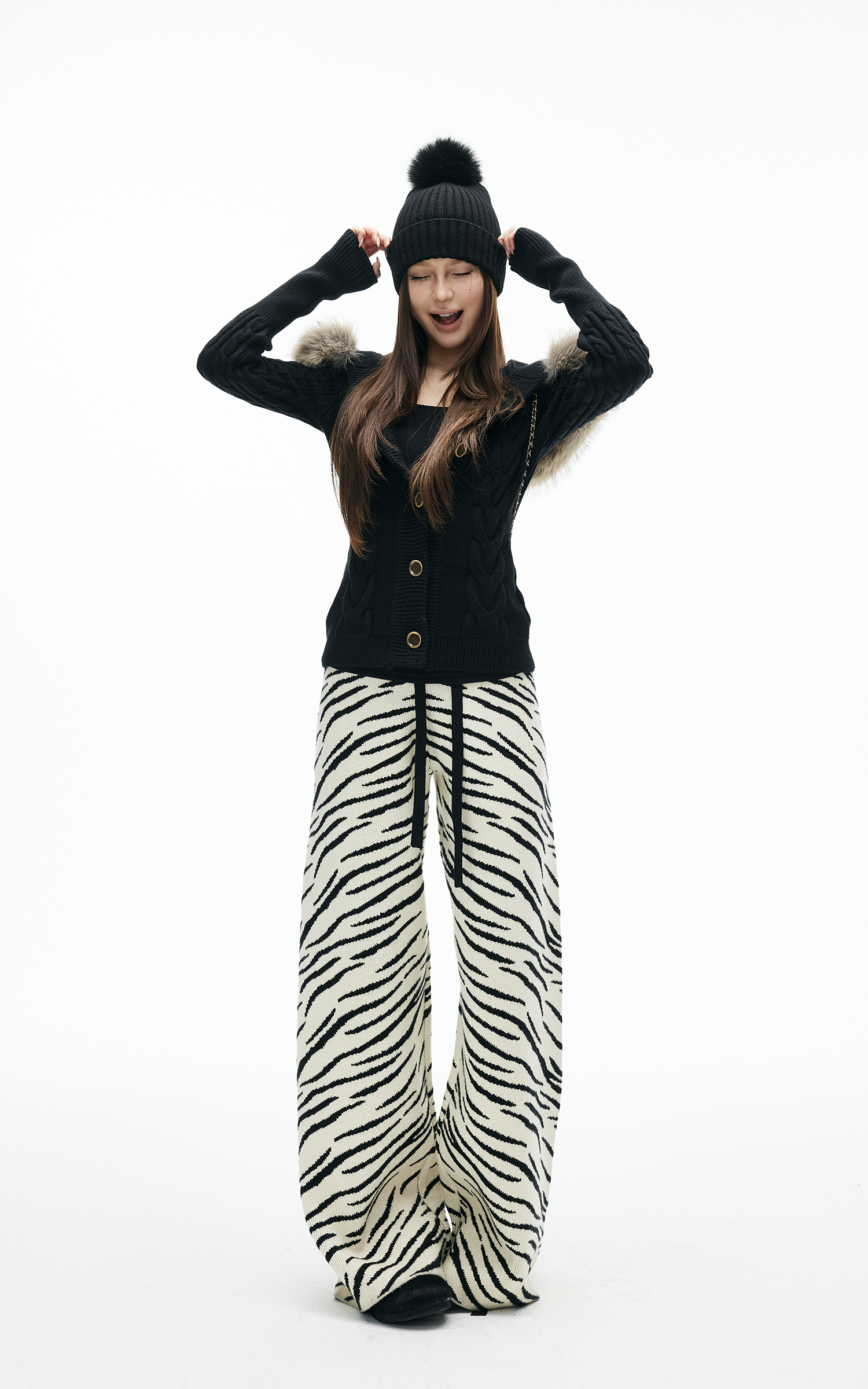 IAMXIAA 제브라 니트 와이드 레그 라운지 팬츠