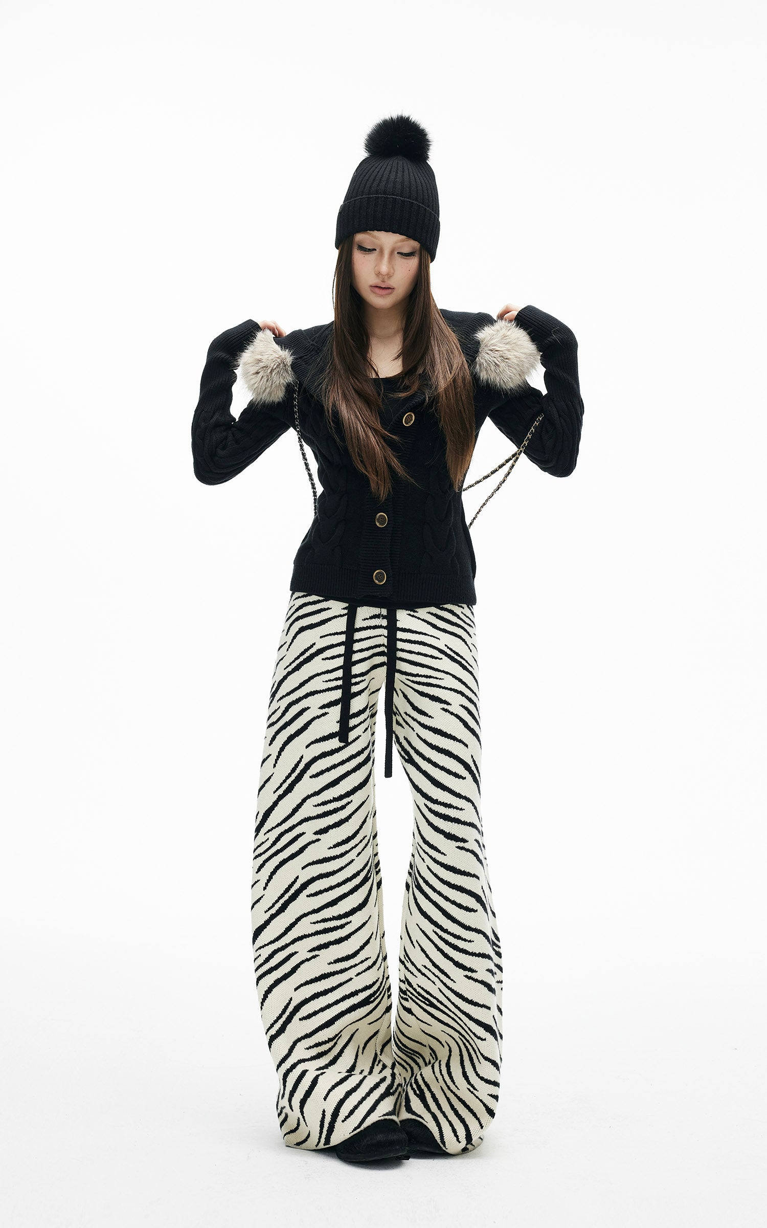 IAMXIAA 페이크 퍼 후드 케이블 니트 후디