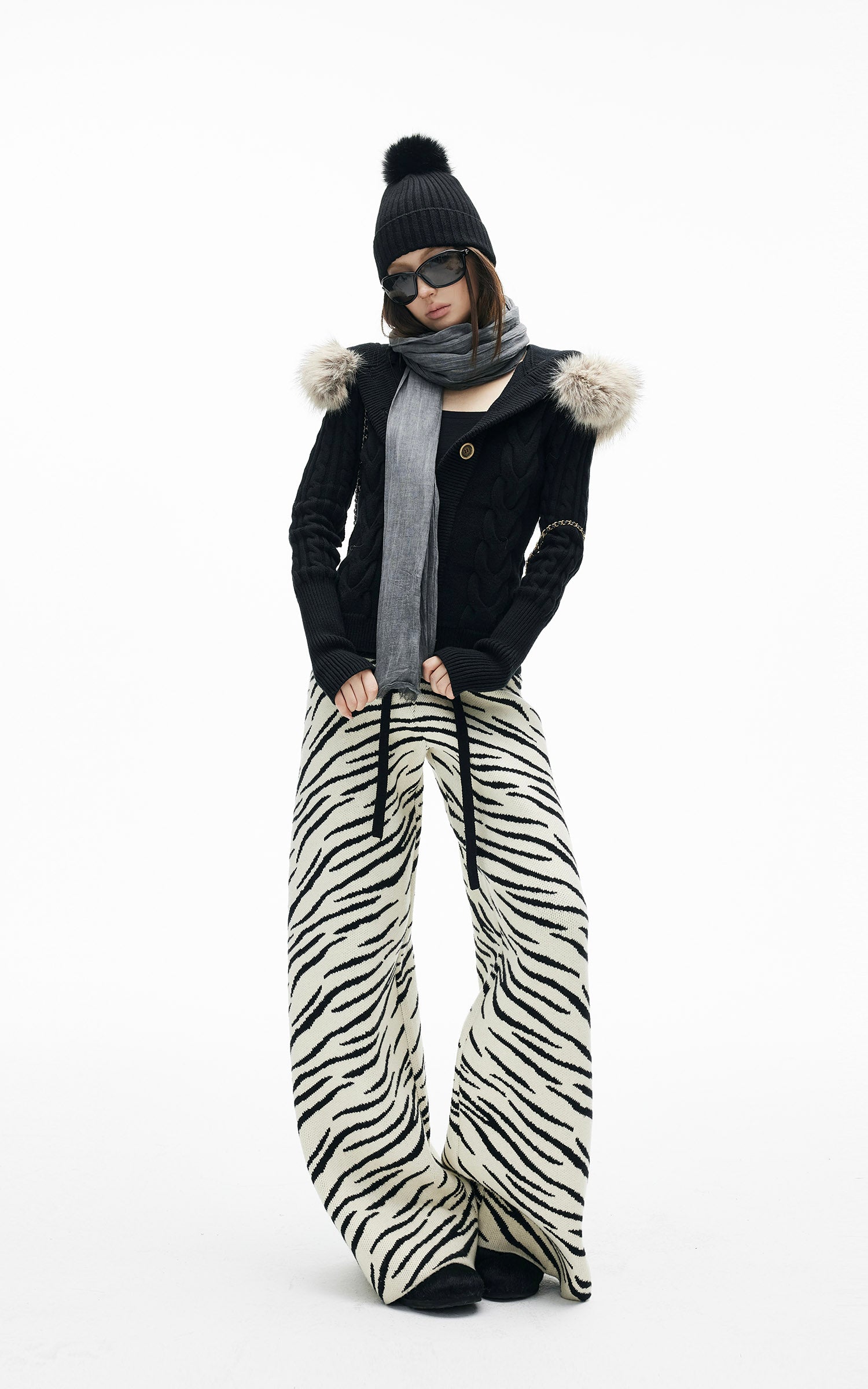 IAMXIAA 페이크 퍼 후드 케이블 니트 후디