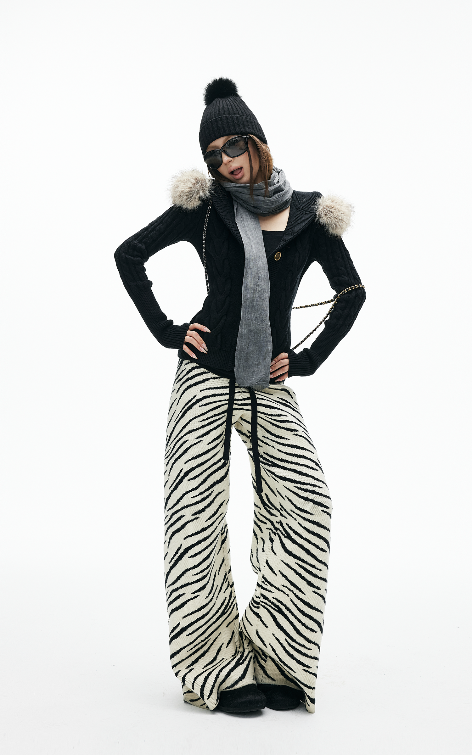 IAMXIAA 페이크 퍼 후드 케이블 니트 후디