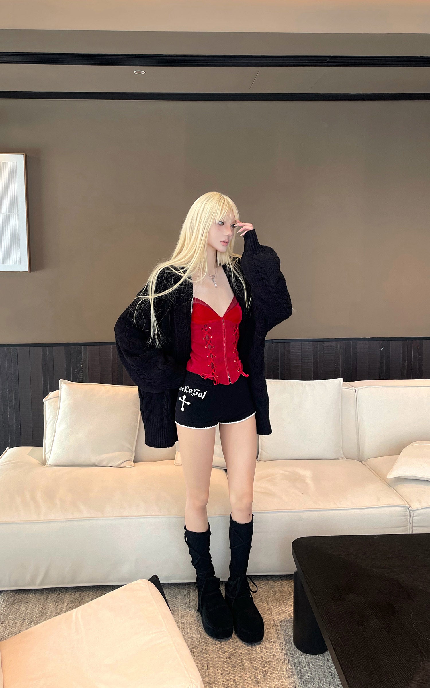 Rase le sol 사이드 레이스업 디테일 벨벳 코르셋 캐미솔