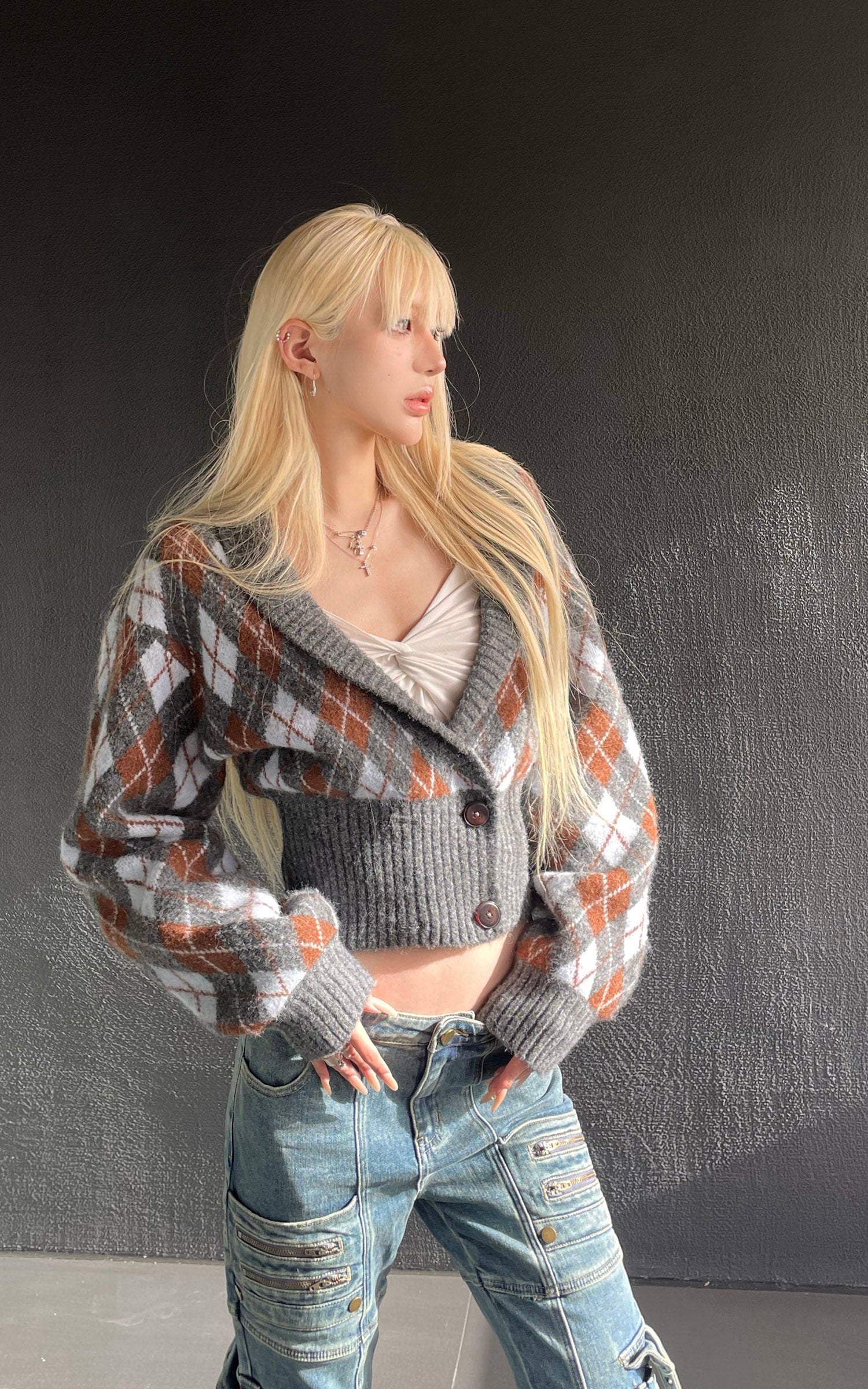 Rase le sol Argyle Knit Cropped Cardigan with Double Button Waist Design