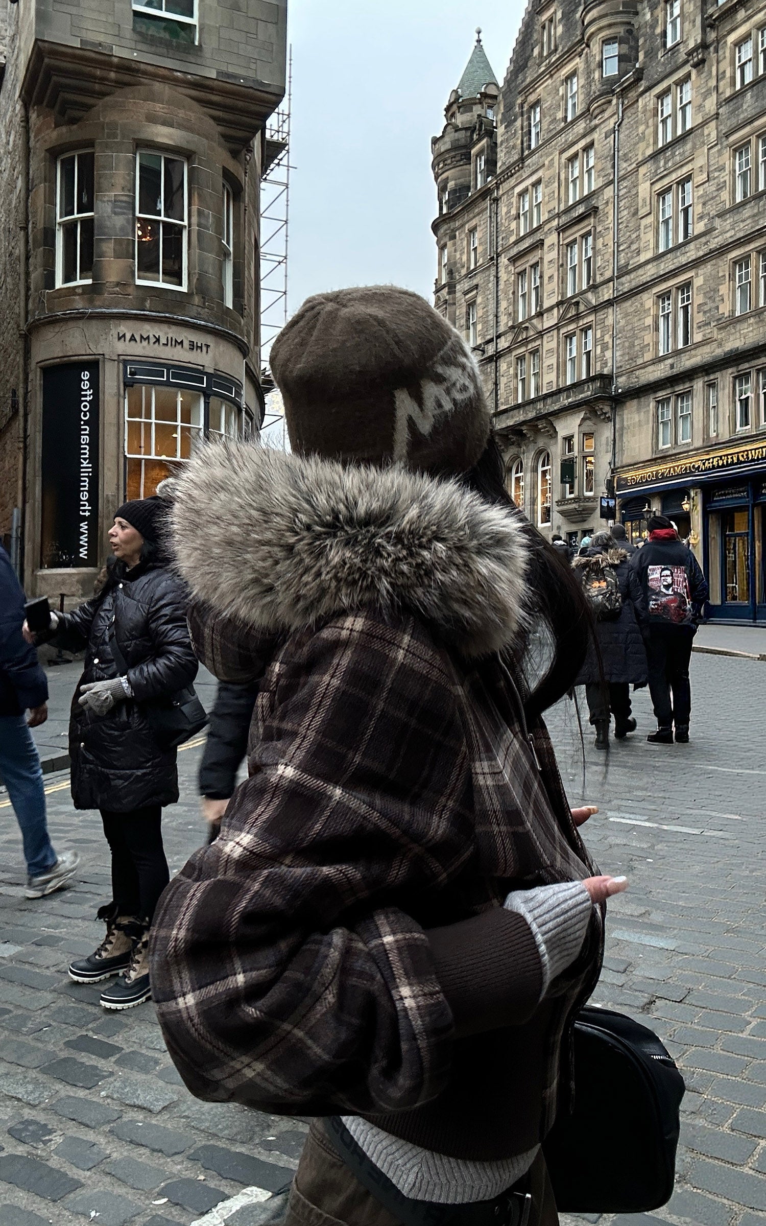 WARDEN EDGE 구조적인 체크 다운 재킷, 탈부착 가능한 퍼 후드