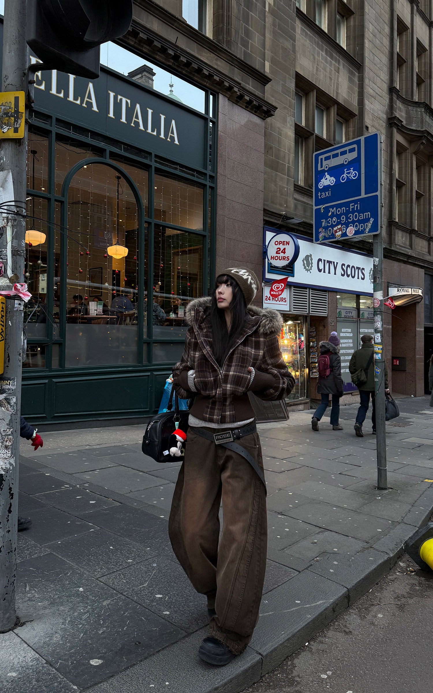 WARDEN EDGE 구조적인 체크 다운 재킷, 탈부착 가능한 퍼 후드