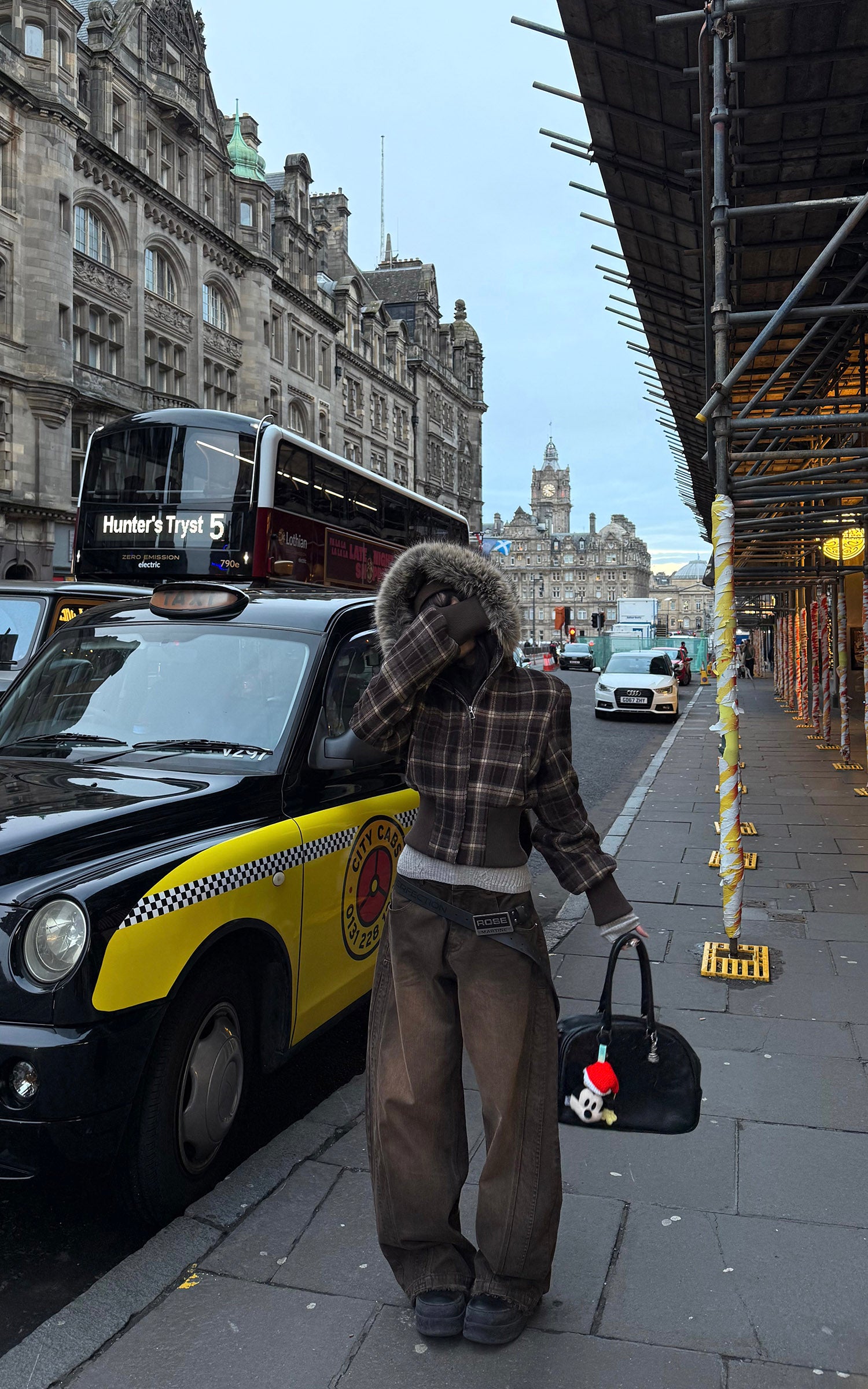 WARDEN EDGE 구조적인 체크 다운 재킷, 탈부착 가능한 퍼 후드