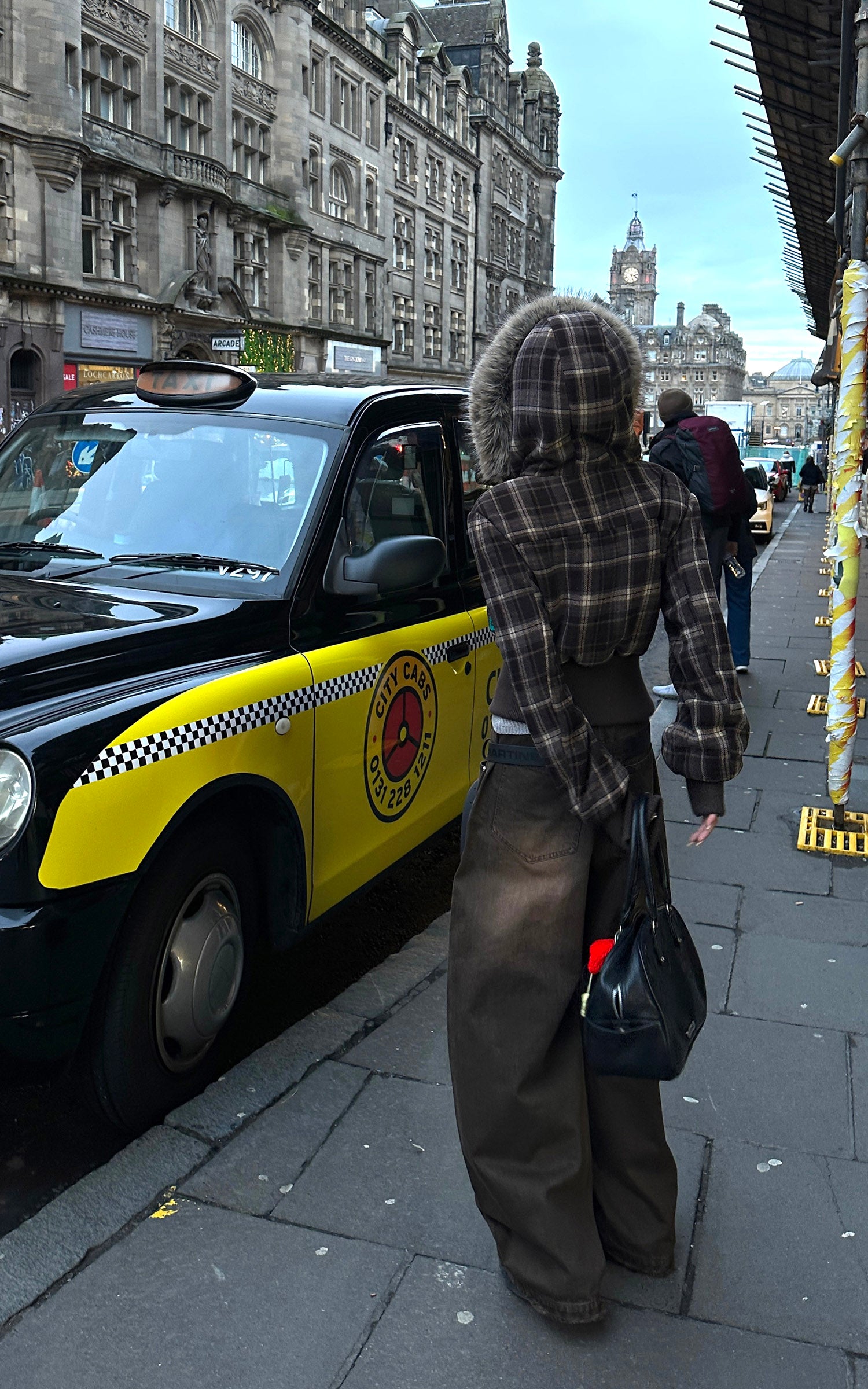 WARDEN EDGE 구조적인 체크 다운 재킷, 탈부착 가능한 퍼 후드