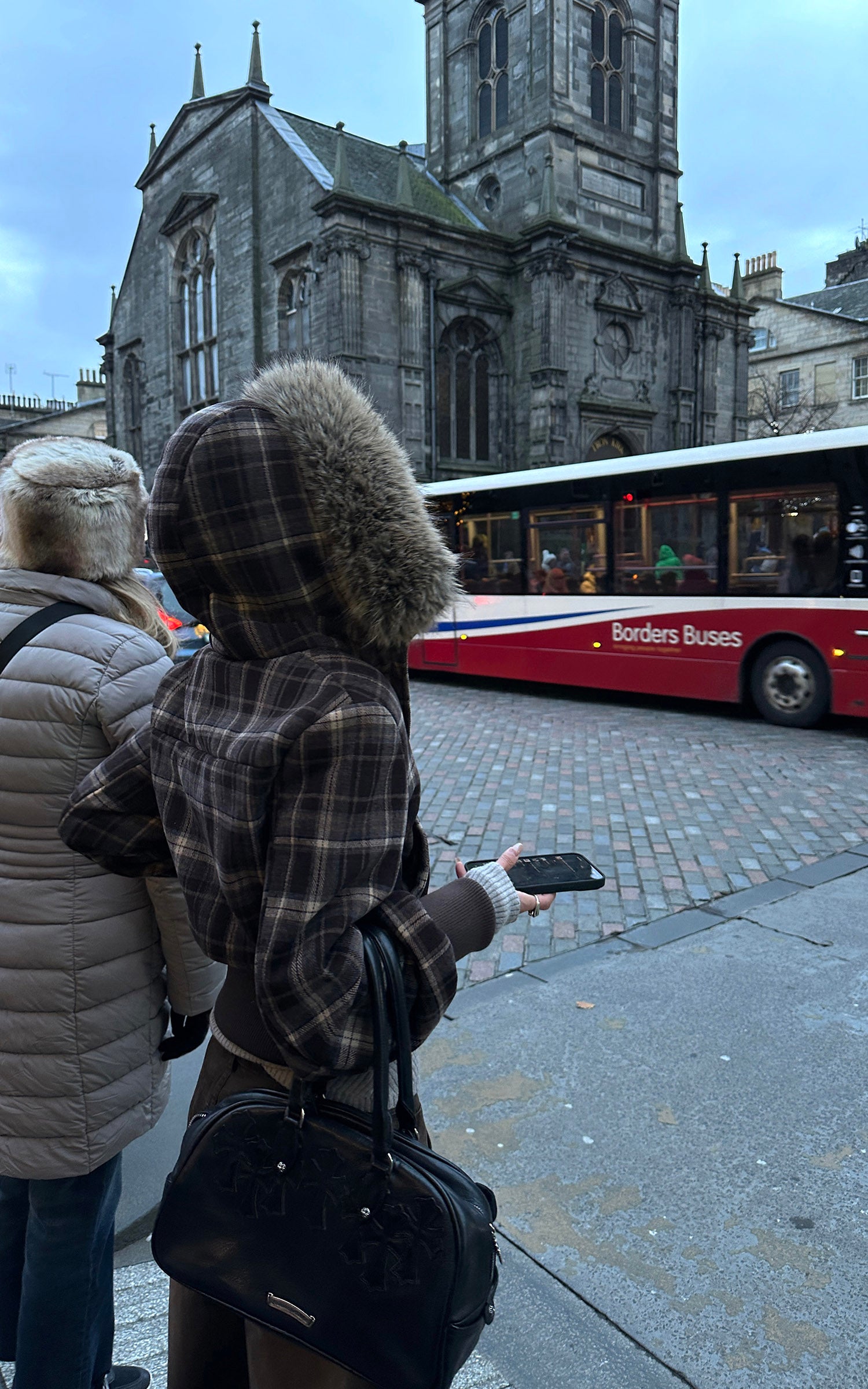 WARDEN EDGE 구조적인 체크 다운 재킷, 탈부착 가능한 퍼 후드