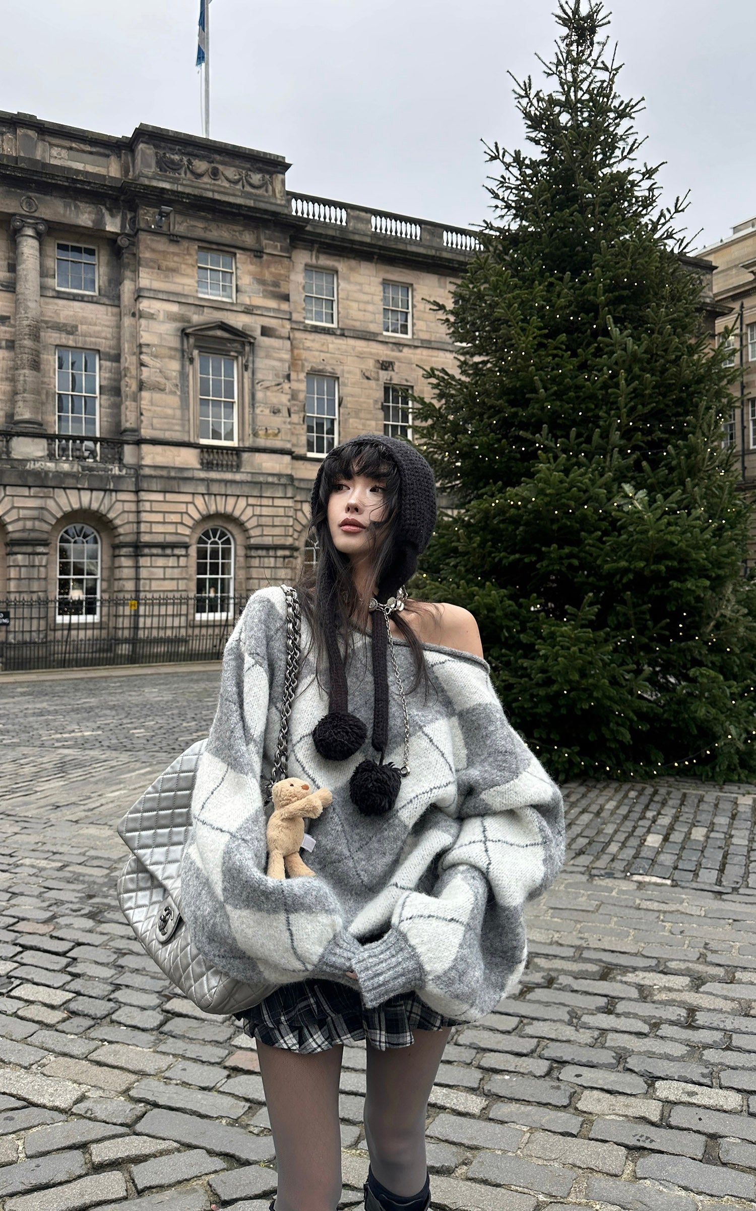 WARDEN EDGE Argyle Off Shoulder Oversized Knit Sweater