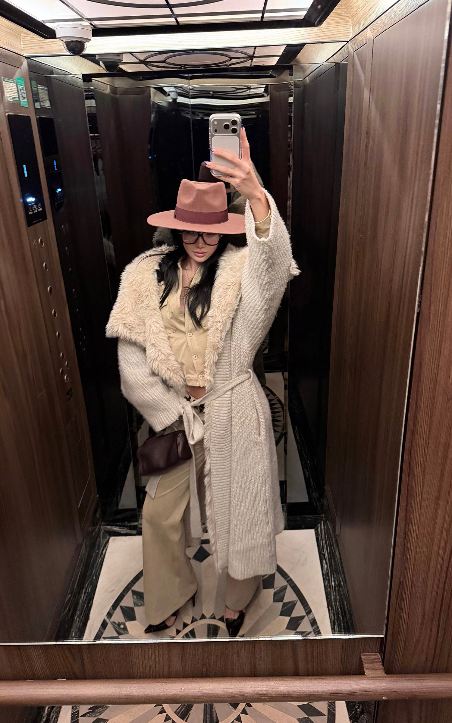 ROVENTE 페이크 퍼 트리밍 벨트 니트 롱 코트