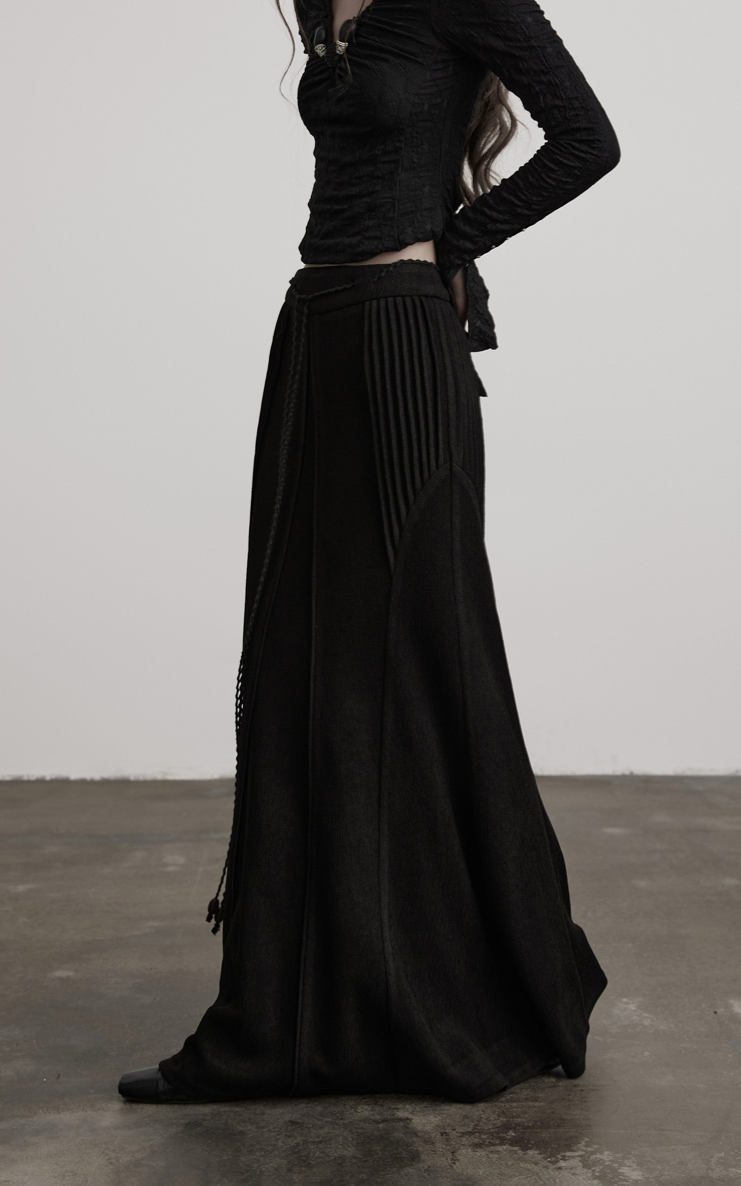 DOINDULGE Asymmetrical Pleated Long Skirt