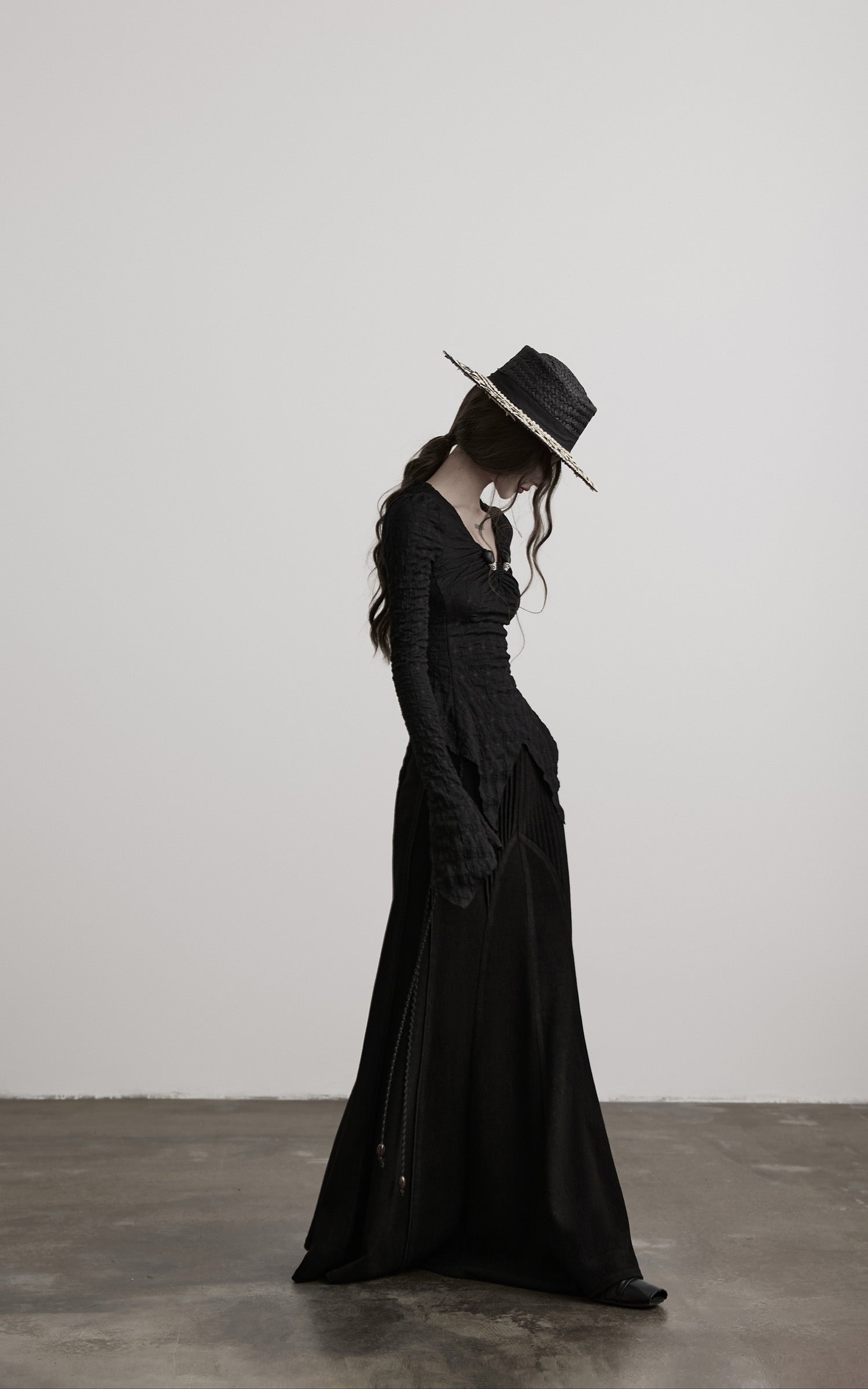 DOINDULGE Textured Ruched Deconstructed Long Sleeve T-Shirt