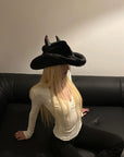 Rase le sol Devil Horn Faux Fur Hat Western Silhouette Statement Fedora