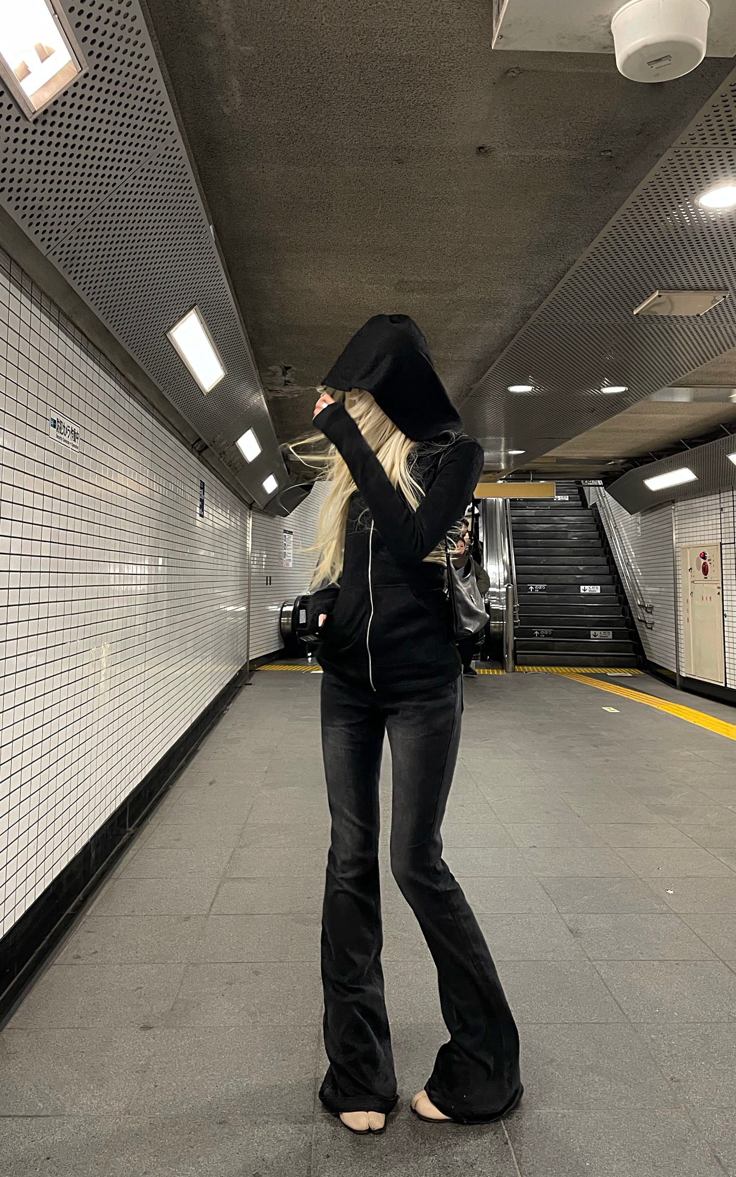 Rase le sol 미니멀리스트 핏 니트 후드 자켓