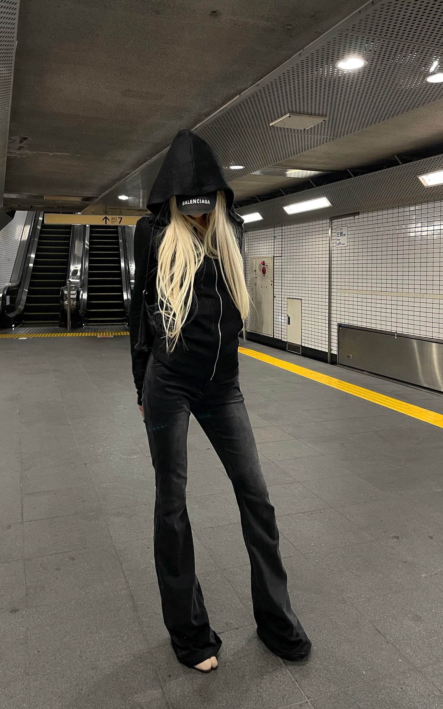 Rase le sol 미니멀리스트 핏 니트 후드 자켓